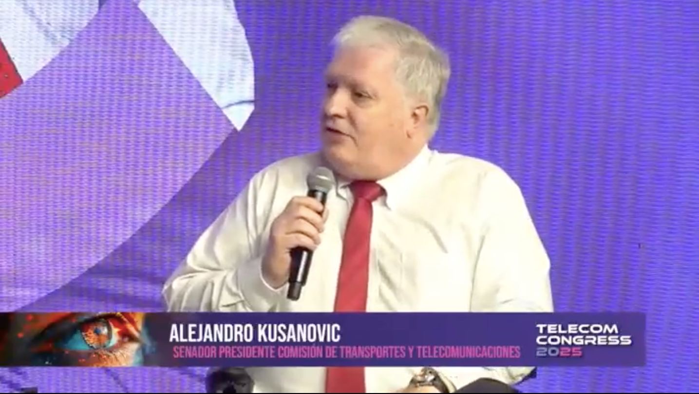 Senador Kusanovic llama a modernizar la Ley de Telecomunicaciones en Congreso Telecom 2025