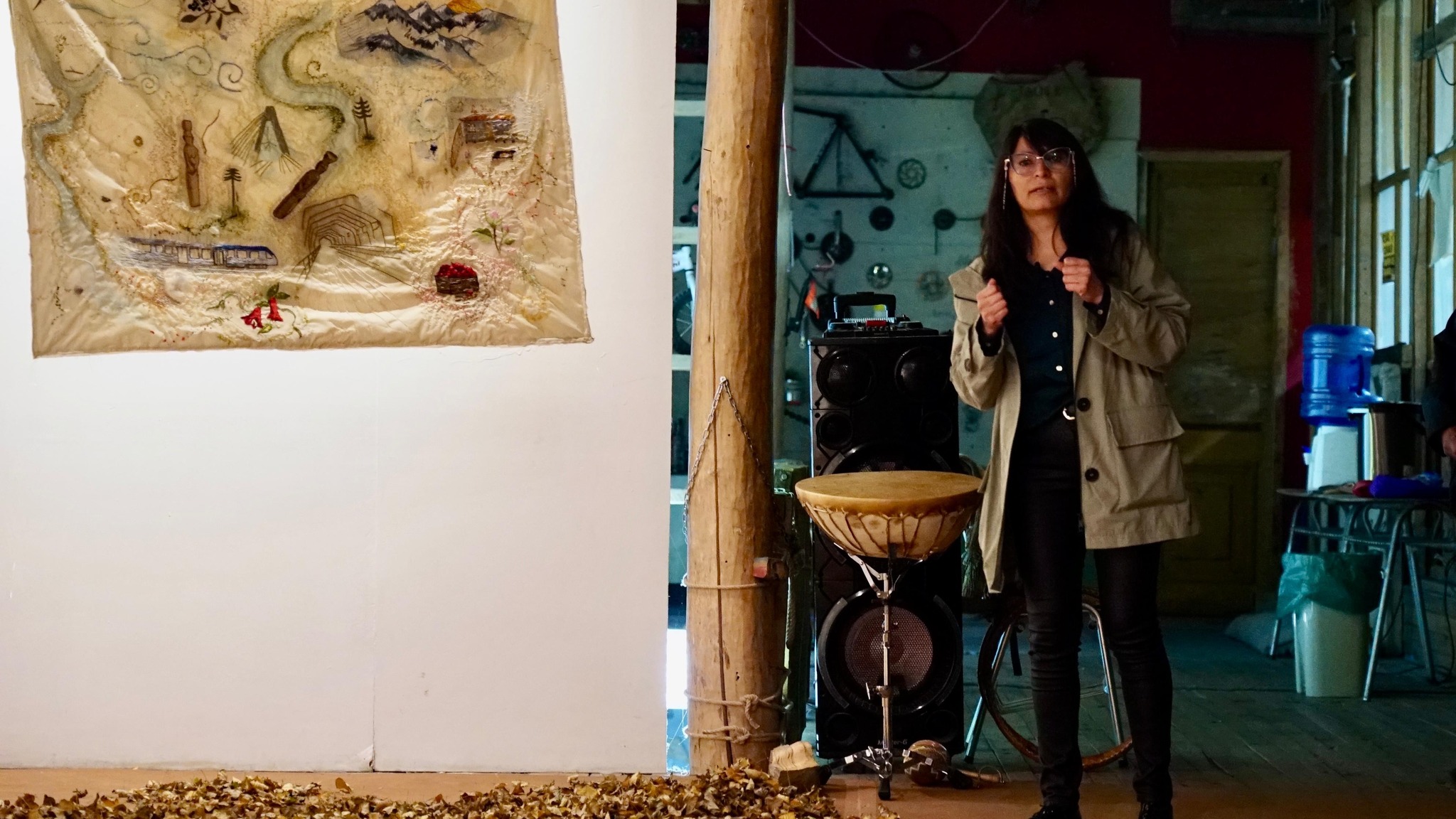 «Cartografía autobiográfica en arte textil» es la muestra de Caroline Pavez en el Centro Cultural La Idea de Punta Arenas