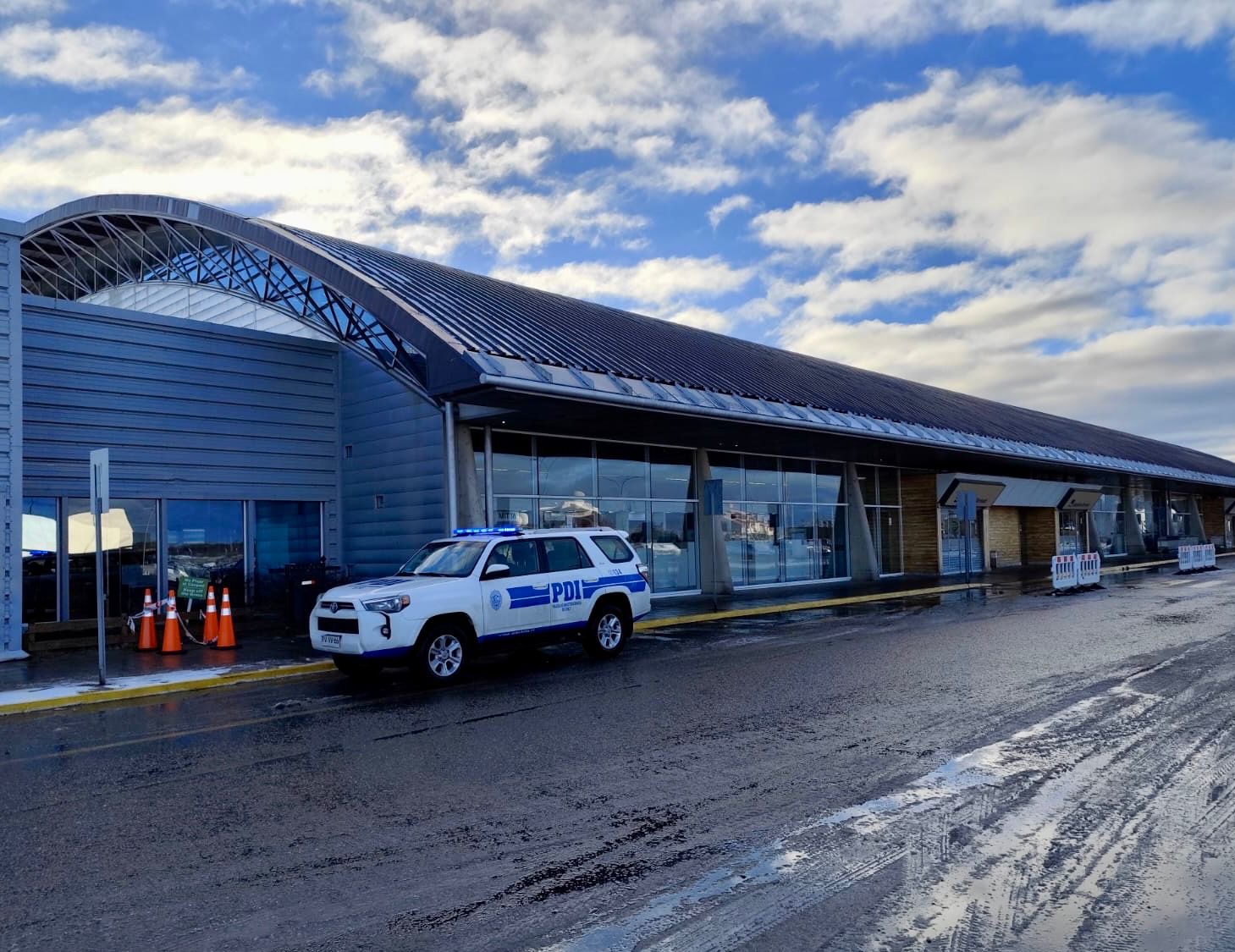 PDI Punta Arenas descartó participación de terceros en fallecimiento de pasajero a bordo de un avión