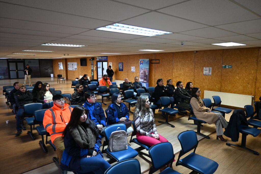Experta del IPS expuso ante personal de EPAUSTRAL sobre nueva gestión preventiva de riesgos laborales