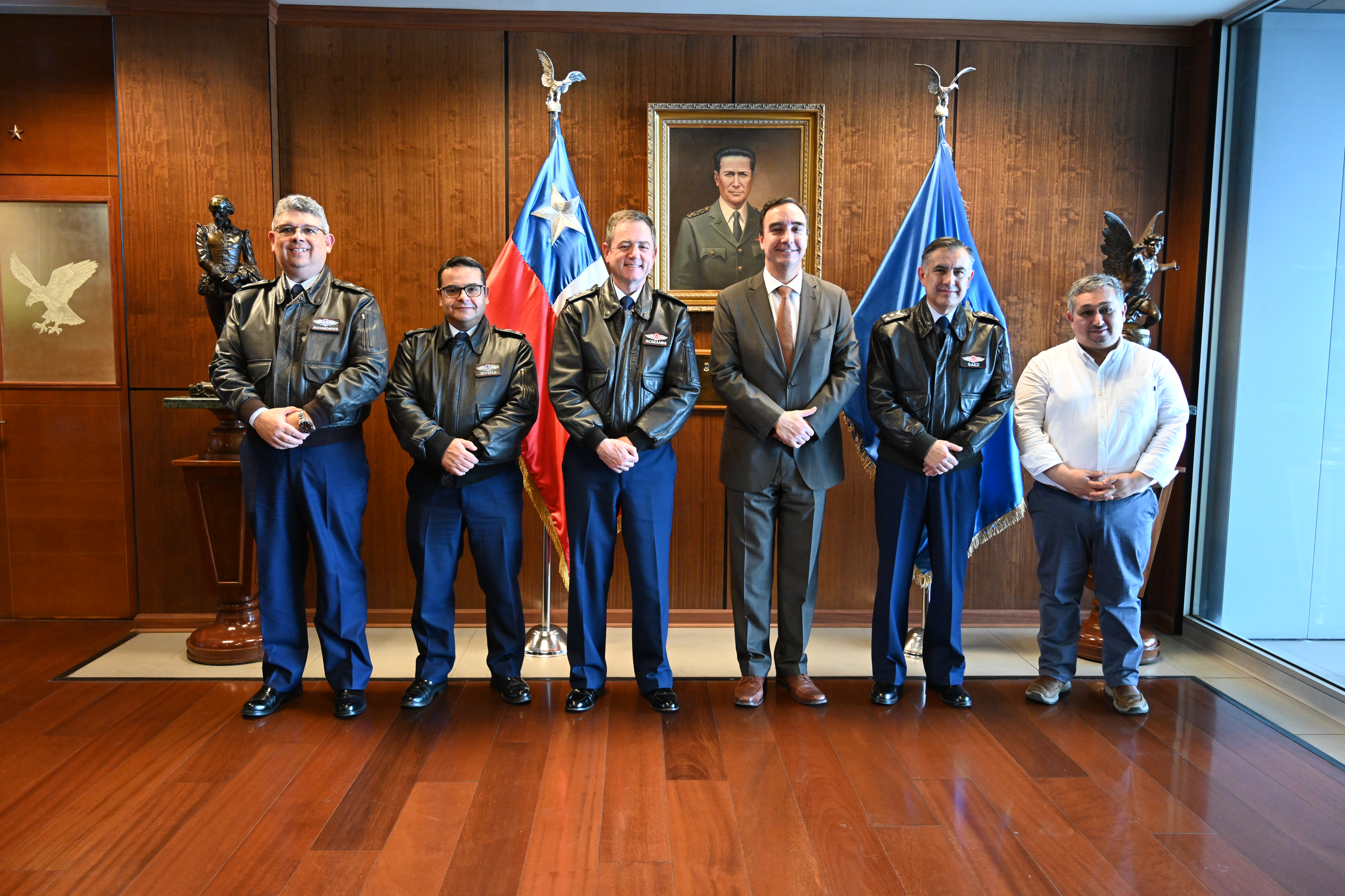 Gobernador Flies conoció en terreno en Santiago los detalles del Centro Espacial de Chile