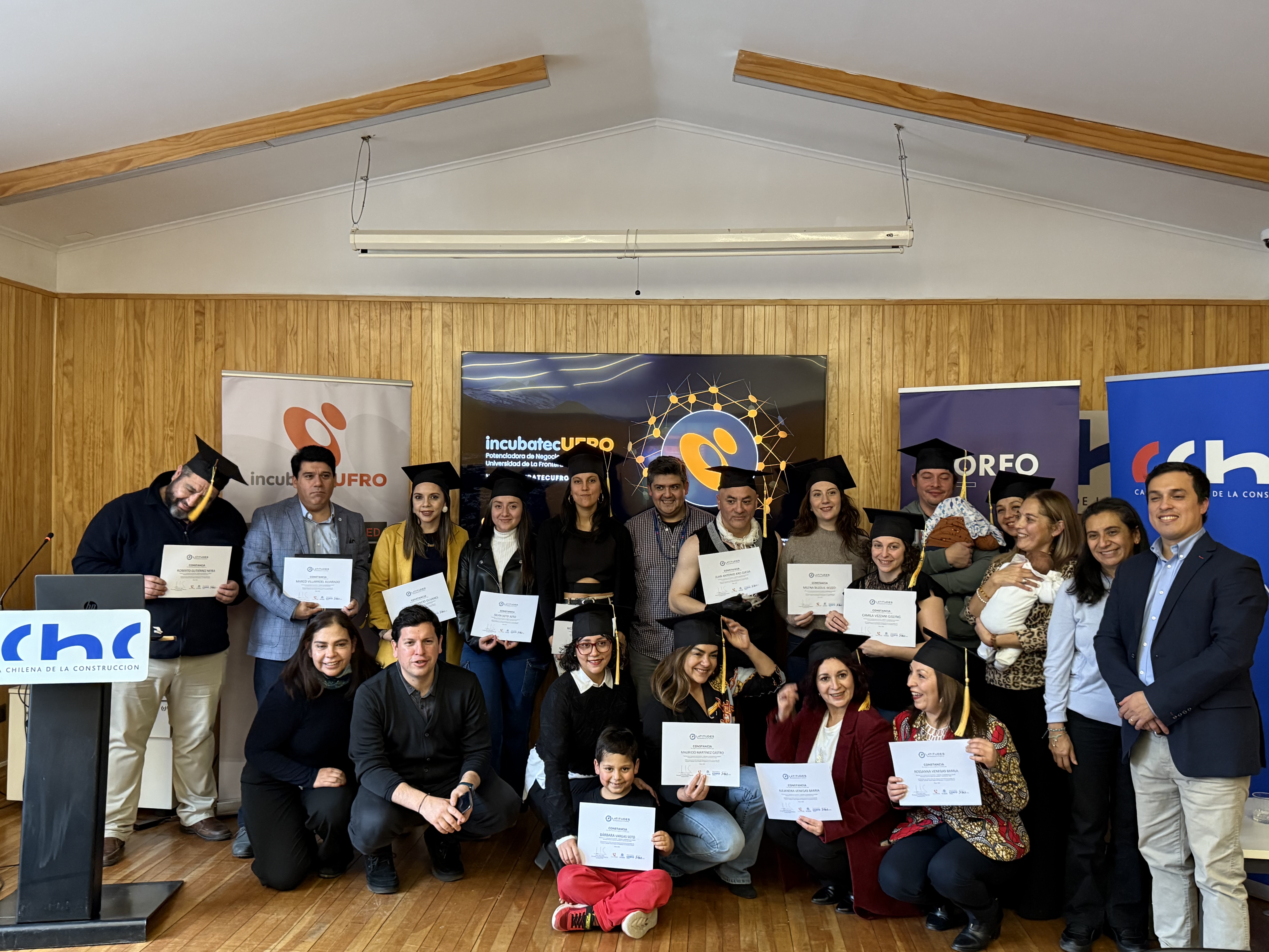 Emprendedores de Magallanes celebran graduación del Programa Latitudes Austral en jornada de vinculación