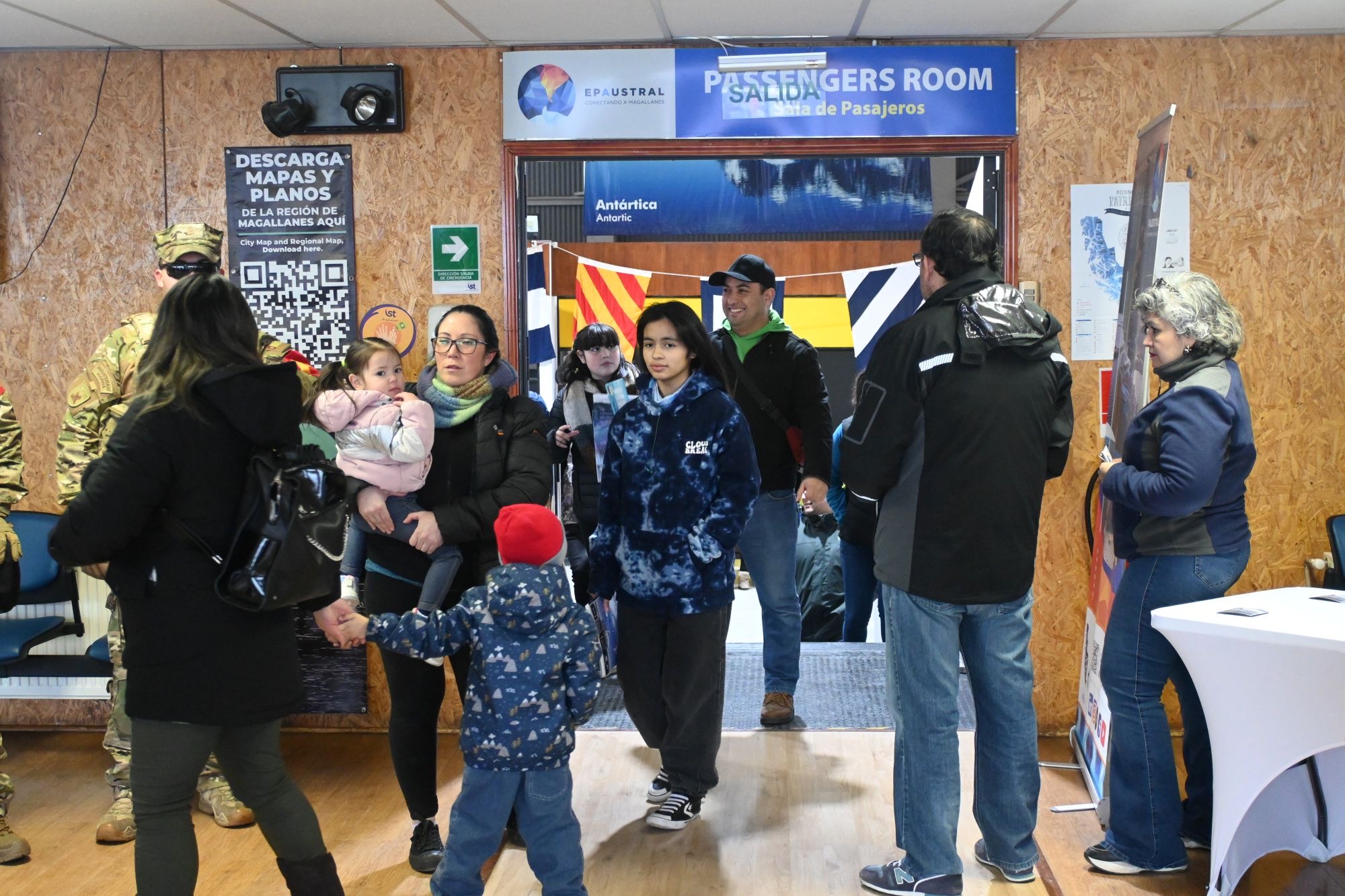Alta concurrencia de la comunidad marcó la actividad “Conoce nuestro patrimonio naval y portuario” en el Terminal Arturo Prat de la EPAUSTRAL