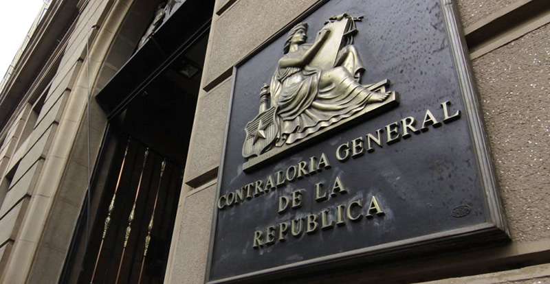 Contraloría detecta que médicos usaban licencias médicas para asistir partos en clínicas privadas