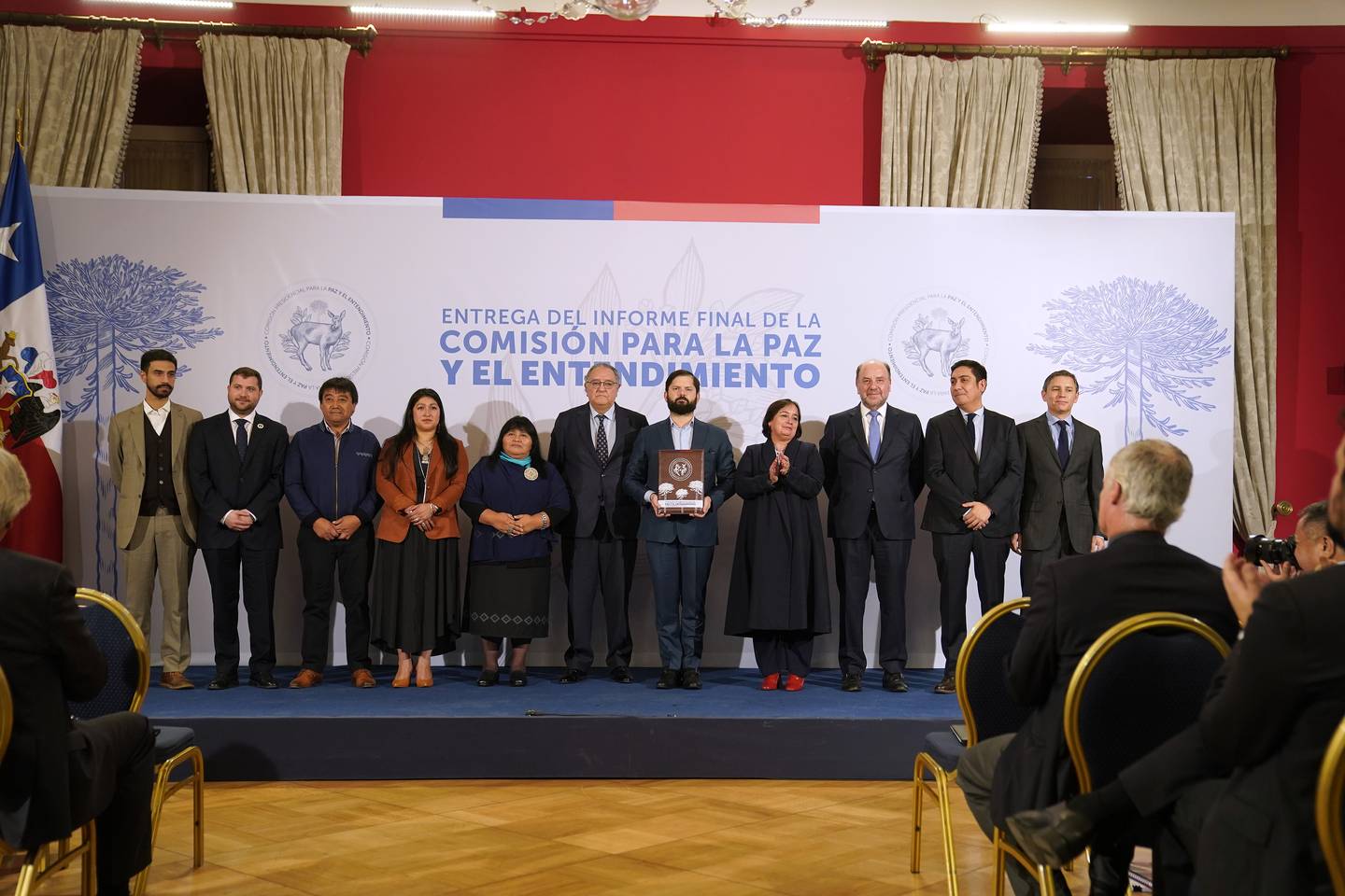 Presidente Gabriel Boric recibe informe final de la Comisión para la Paz y el Entendimiento