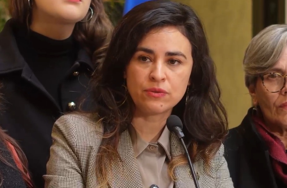 Diputada Javiera Morales presenta proyecto para terminar con el pago de dieta durante viajes al extranjero de los diputados.
