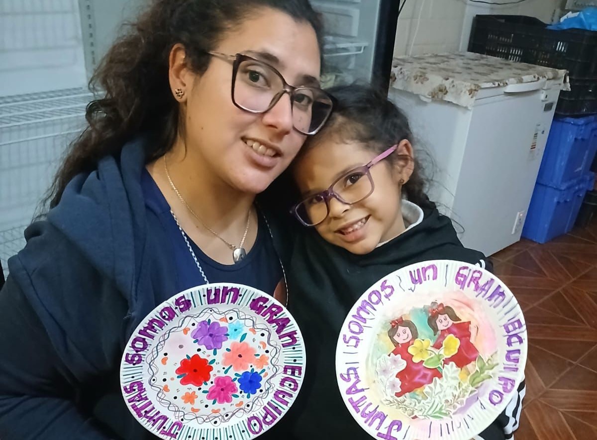 2.000 hogares de todo Chile participan en campaña artística que promueve la conversación familiar como clave para el desarrollo infantil