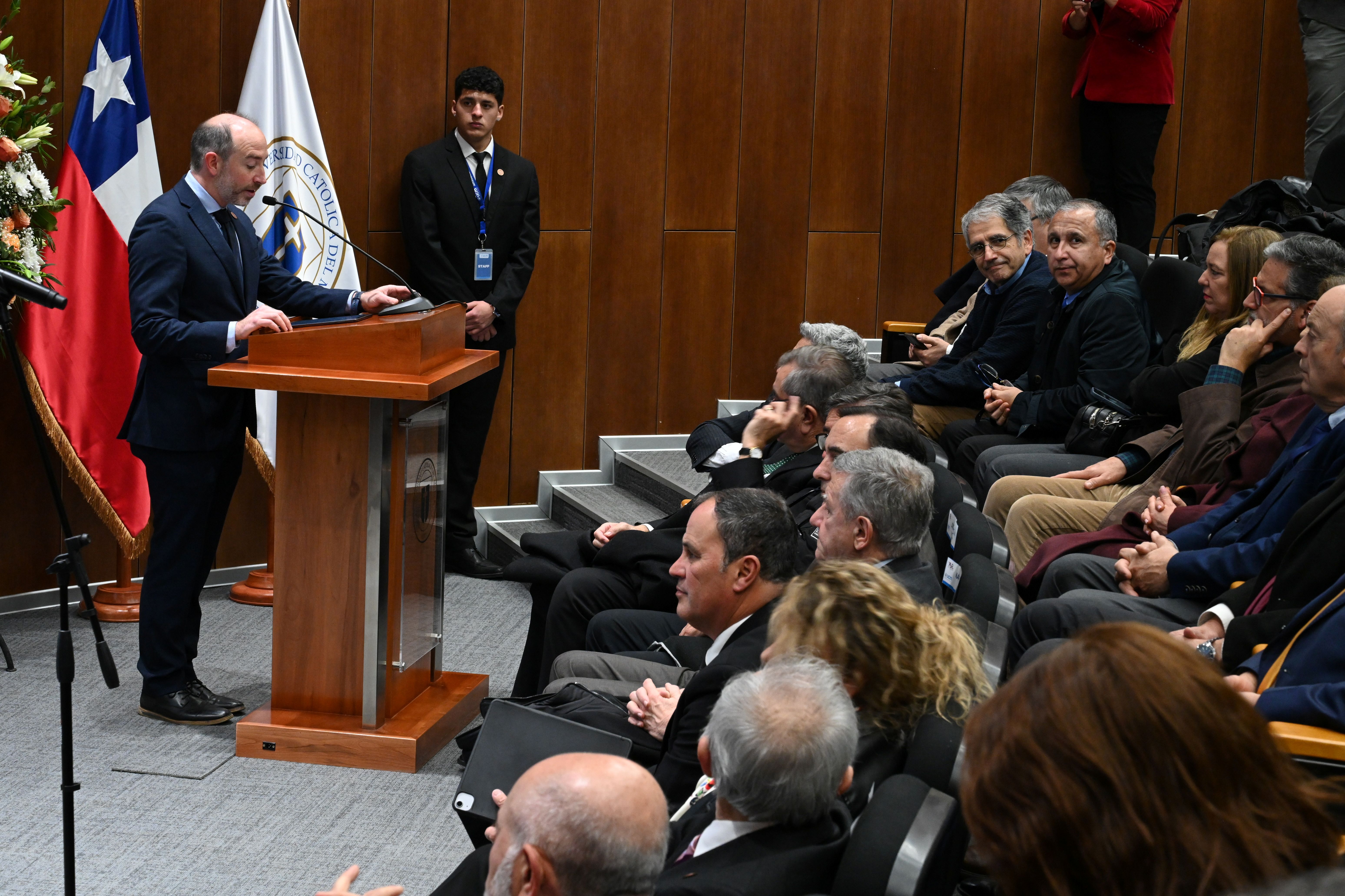 Gobernador Flies recibió distinción “Rector Hilario Hernández Gurruchaga” en representación del Gobierno Regional de Magallanes