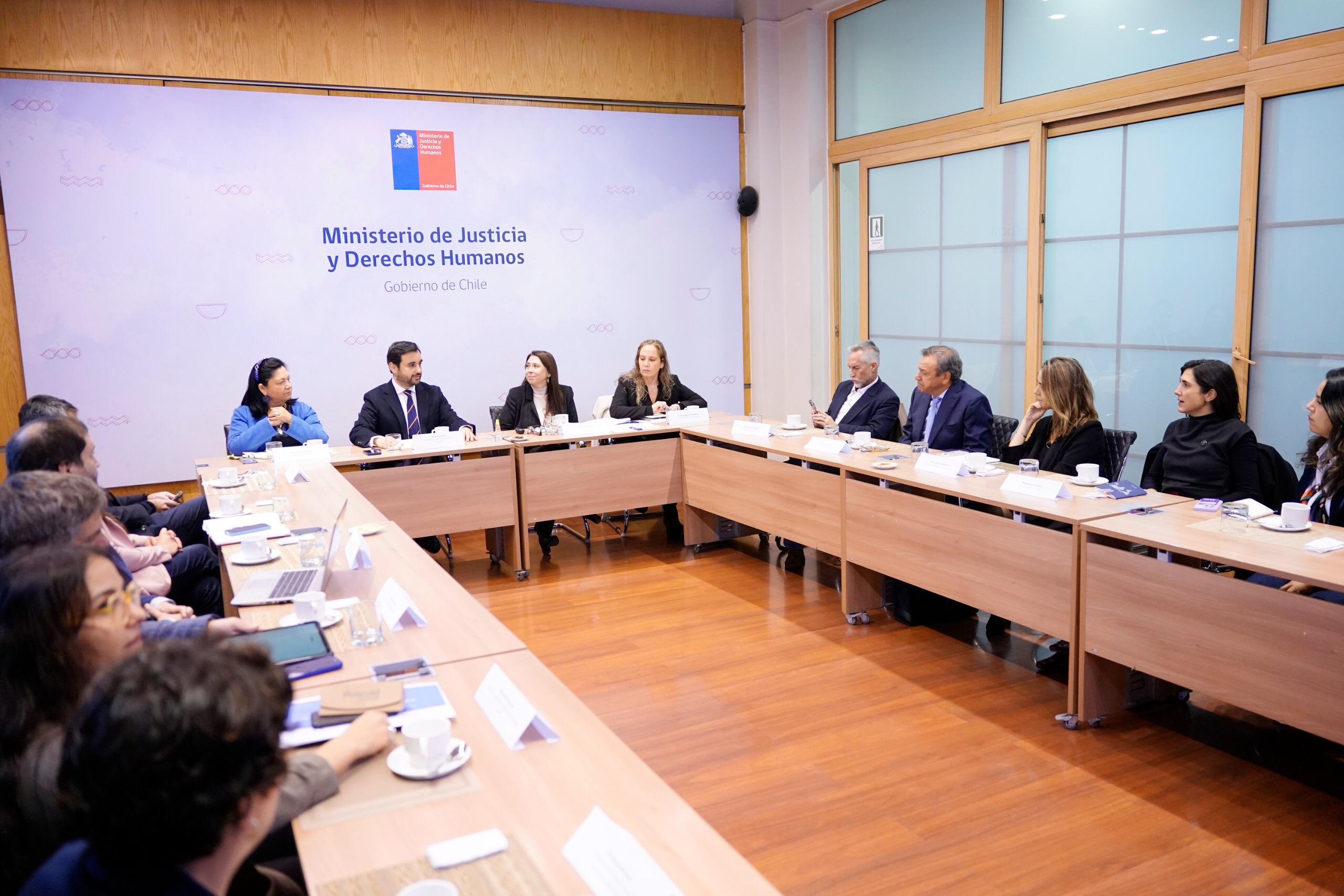 Ministerio de Justicia y empresas trabajan por la reinserción social y laboral juvenil