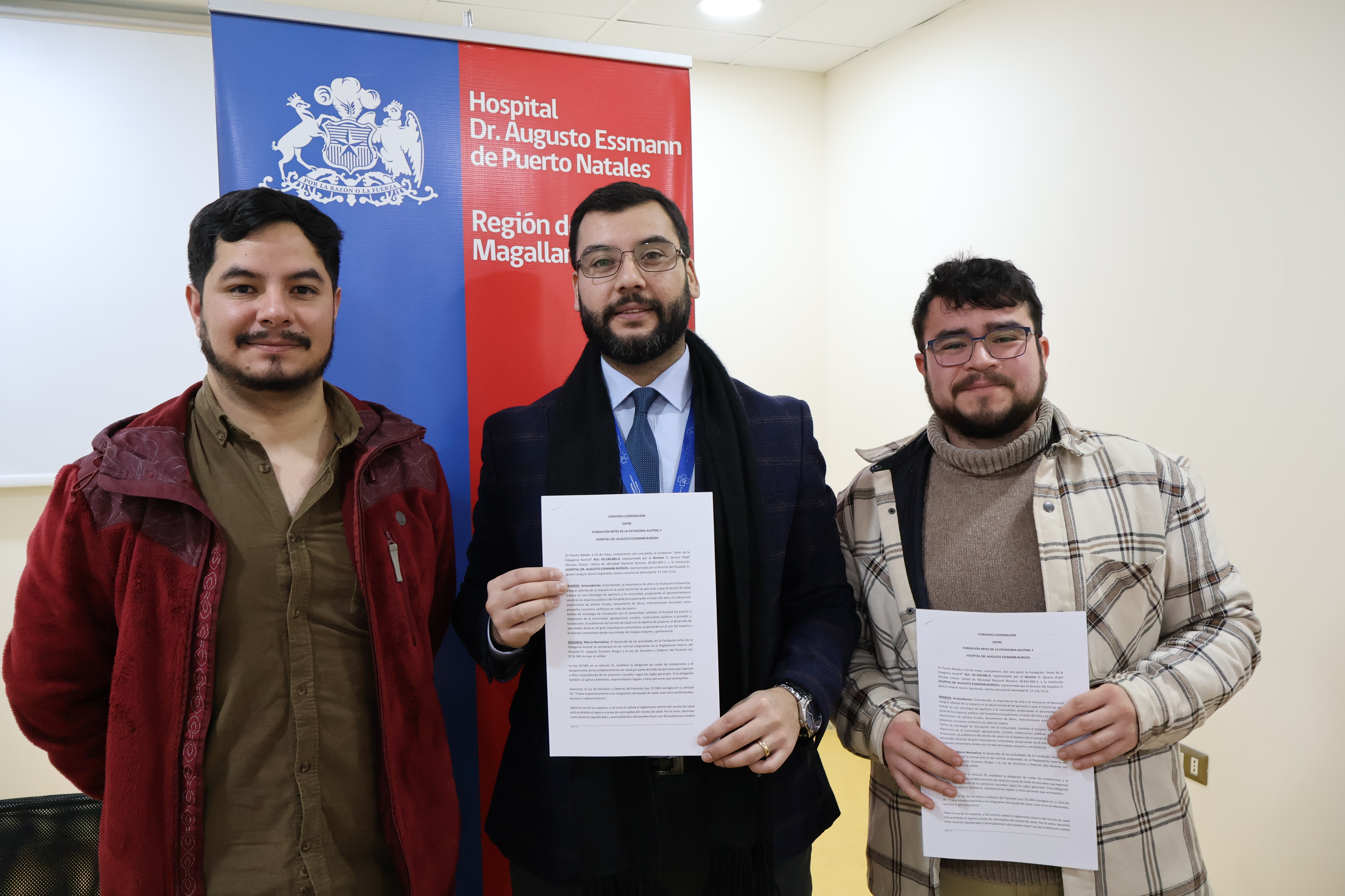 Hospital de Puerto Natales con Fundación Artes de la Patagonia Austral firman convenio para acercar la música a la comunidad