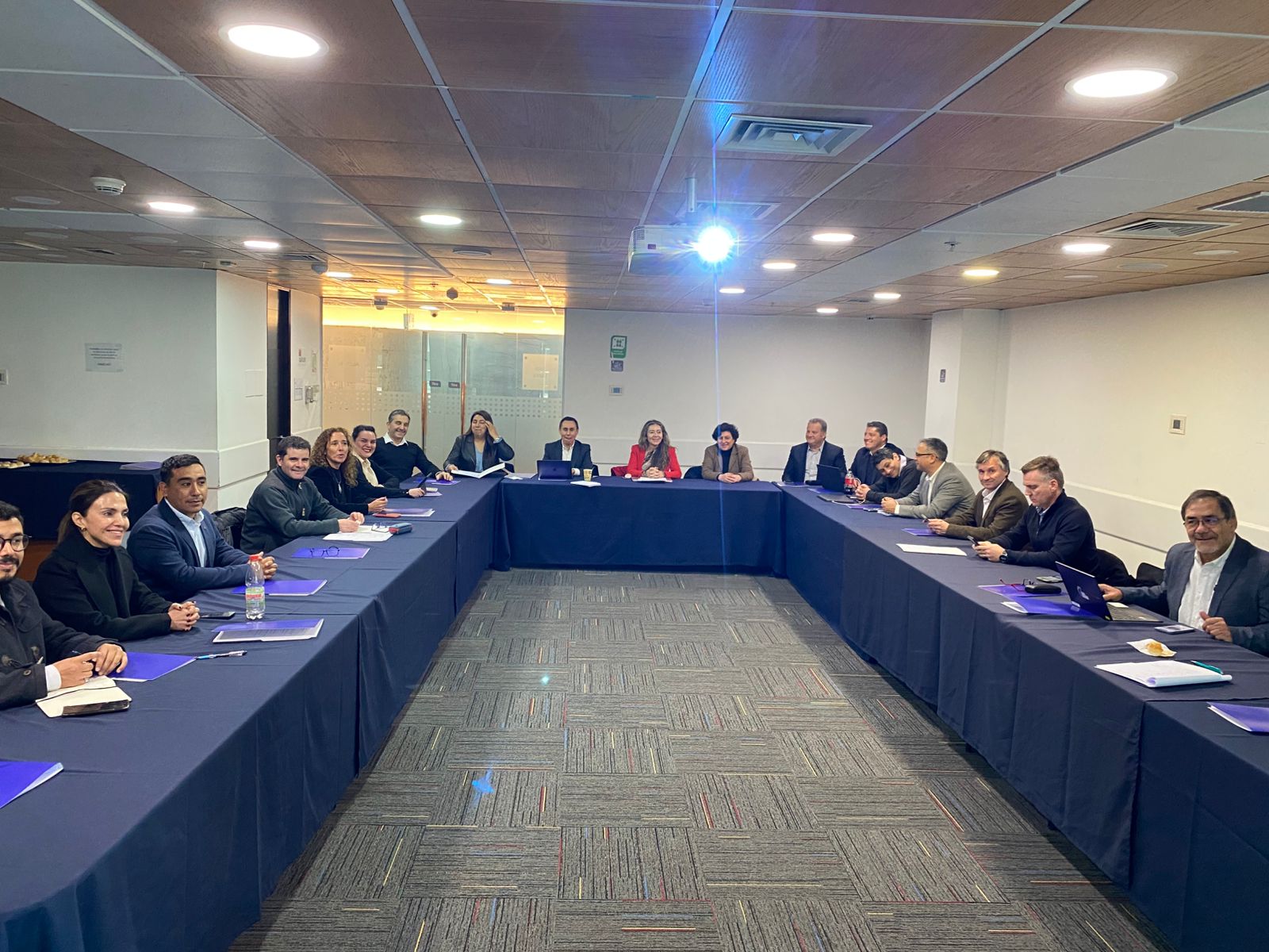 Representantes de EPAUSTRAL fortalecen  gestión y colaboración en  Finanzas y Area Legal