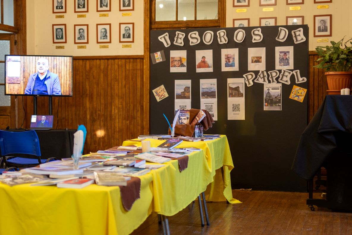 «Tesoros de papel»: exposición celebra la literatura natalina en espacio patrimonial