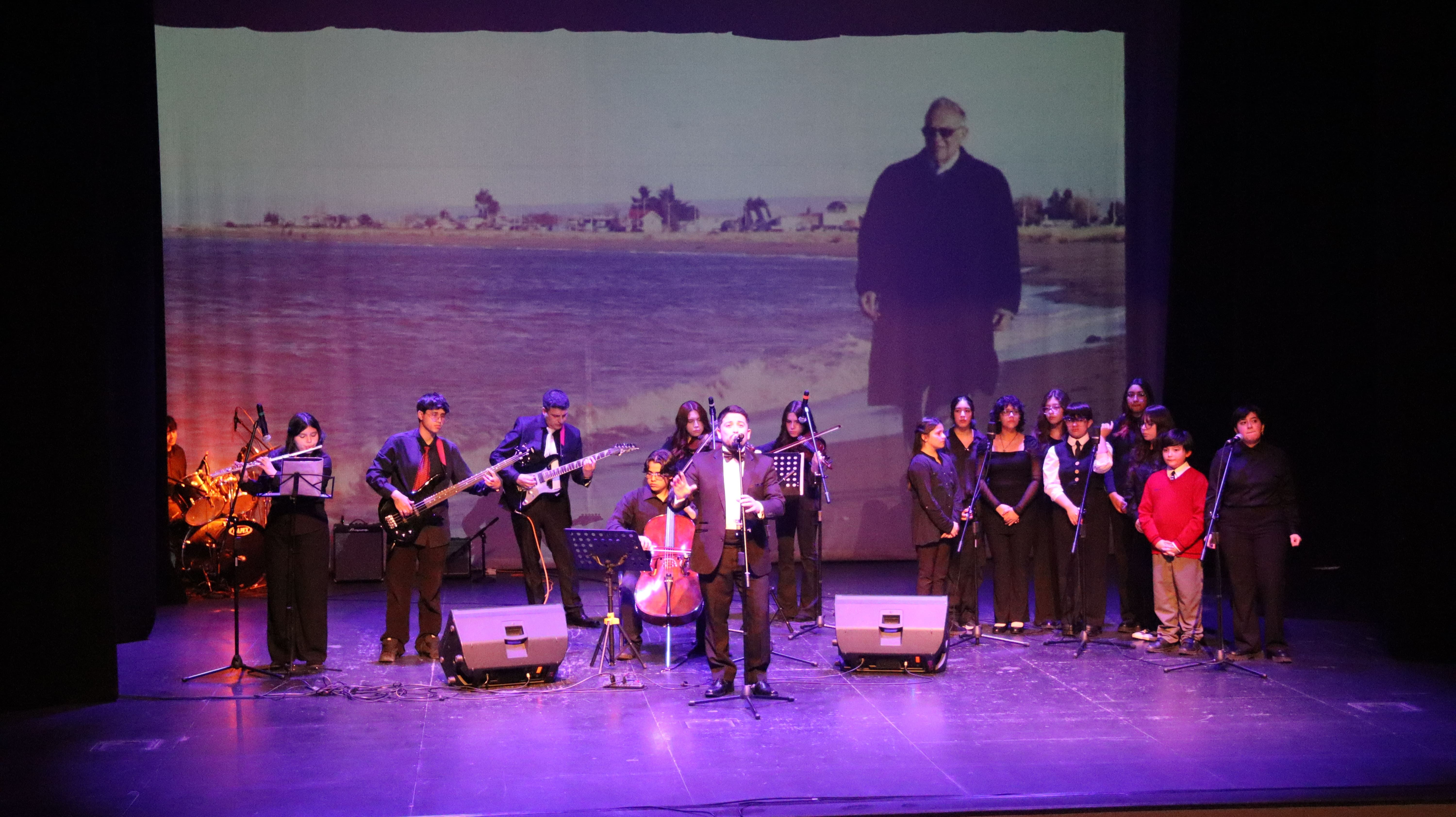 Colegio Pierre Faure celebró su 36º aniversario con emotiva velada en el Centro Cultural Claudio Paredes Chamorro