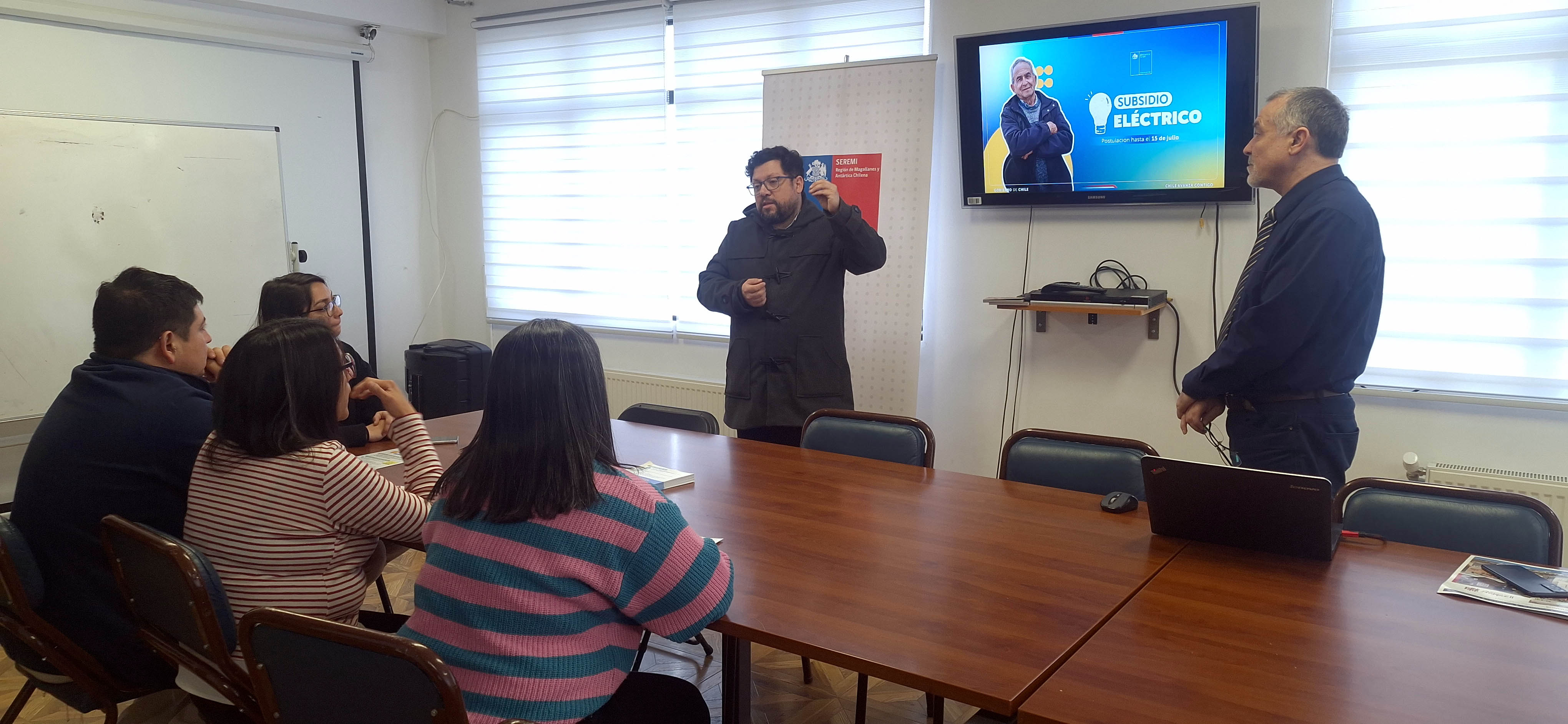 Seremi de Energía llega a Porvenir y junto al Delegado Provincial llaman a la comunidad fueguina a postular al Subsidio Eléctrico