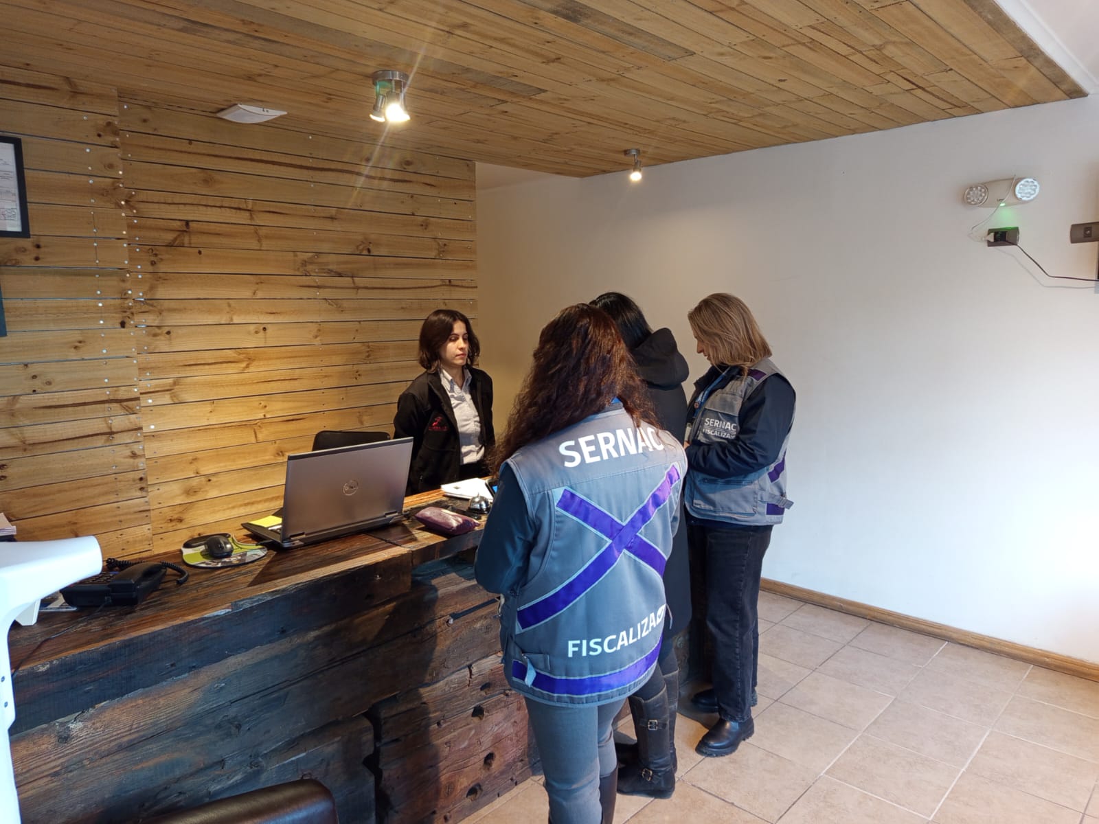 SERNAC y SERNATUR monitorean a empresas de turismo y alojamiento en Punta Arenas
