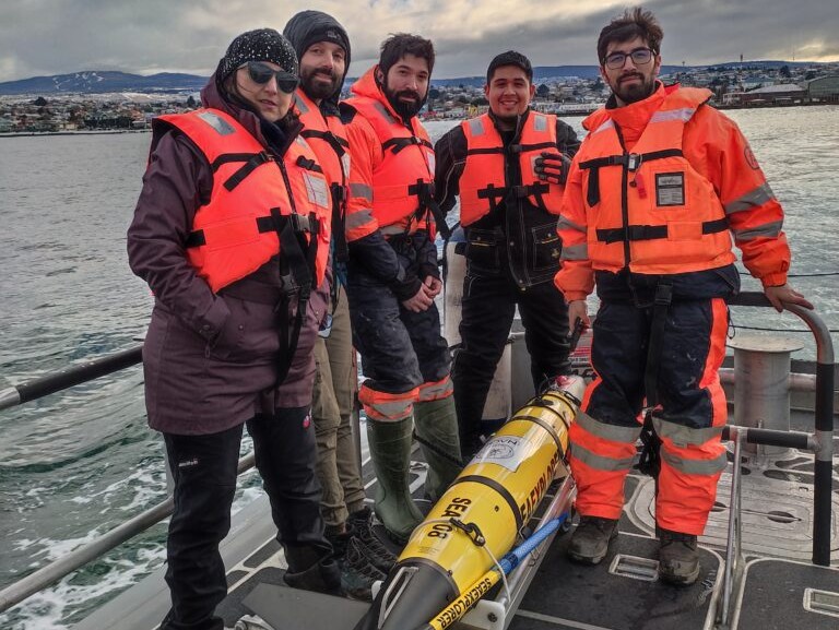 Hito en la oceanografía subantártica: histórico despliegue de planeador submarino autónomo en el estrecho de Magallanes