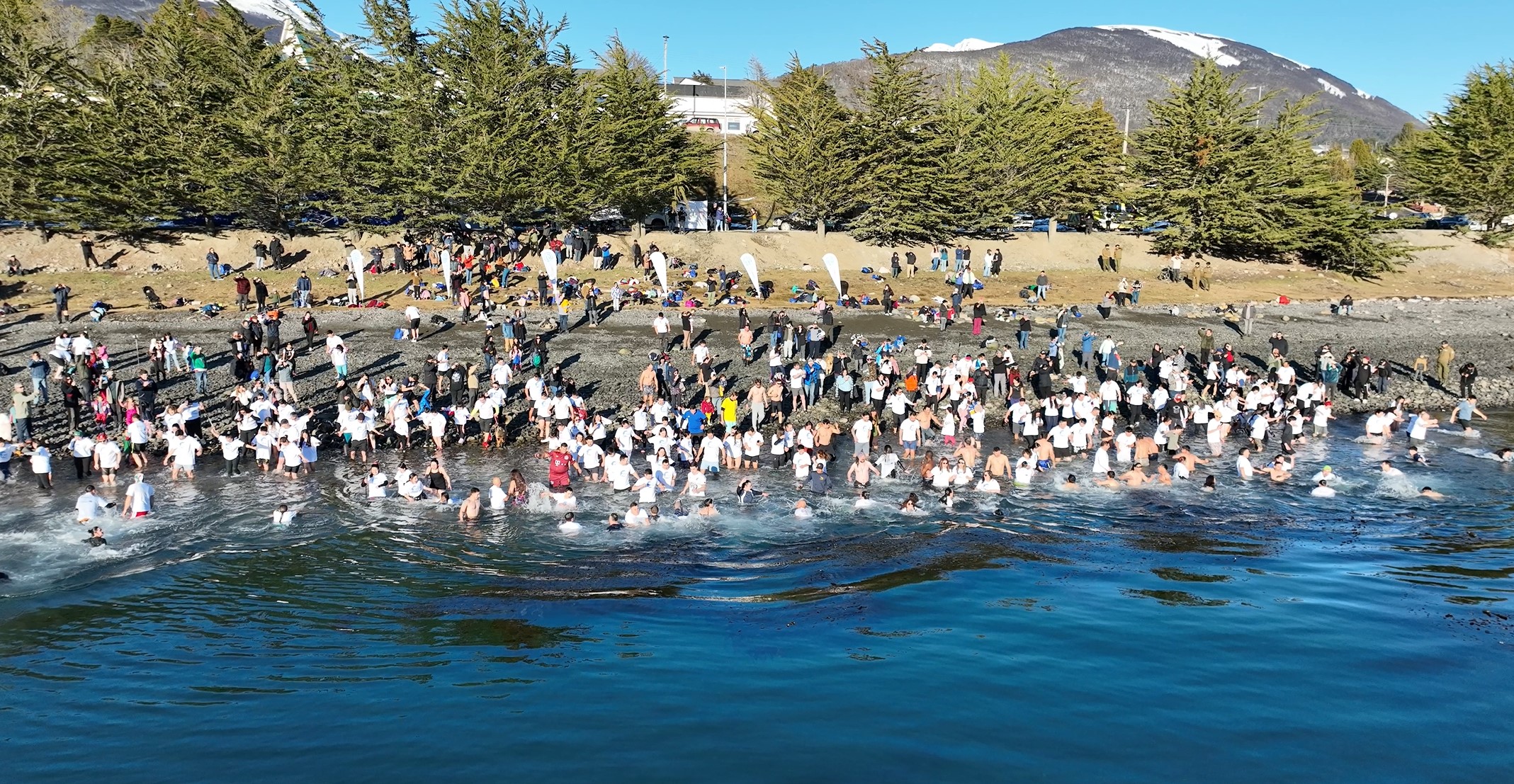 Puerto Williams celebró su 8vo Chapuzón Más Austral del Mundo