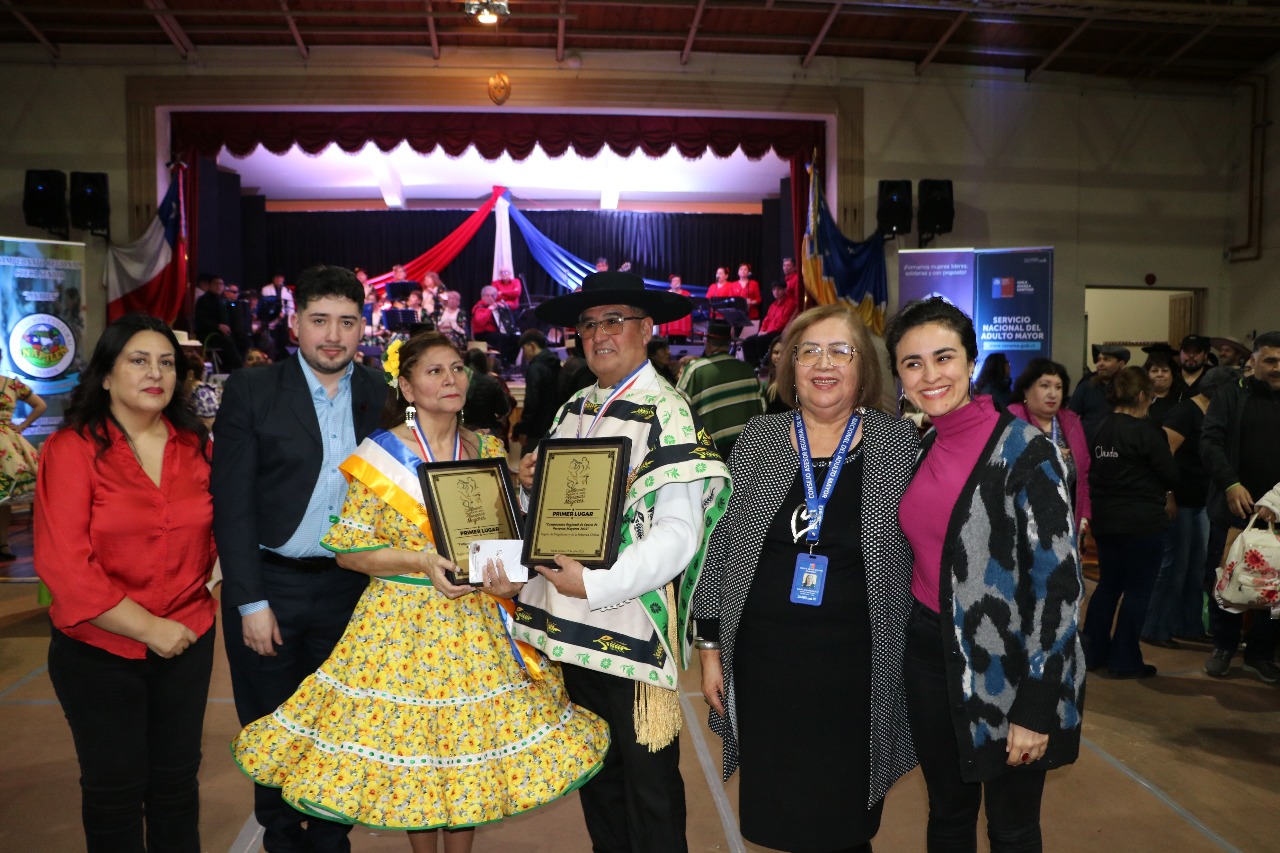 Once parejas participaron en el campeonato regional de cueca de personas mayores organizada por Senama Magallanes.