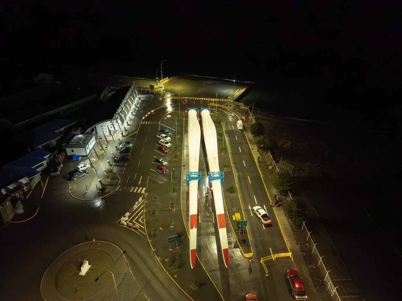 EPAUSTRAL: Movimiento de aspas de aerogeneradores marca punto clave en el traslado de carga de grandes dimensiones en Punta Arenas