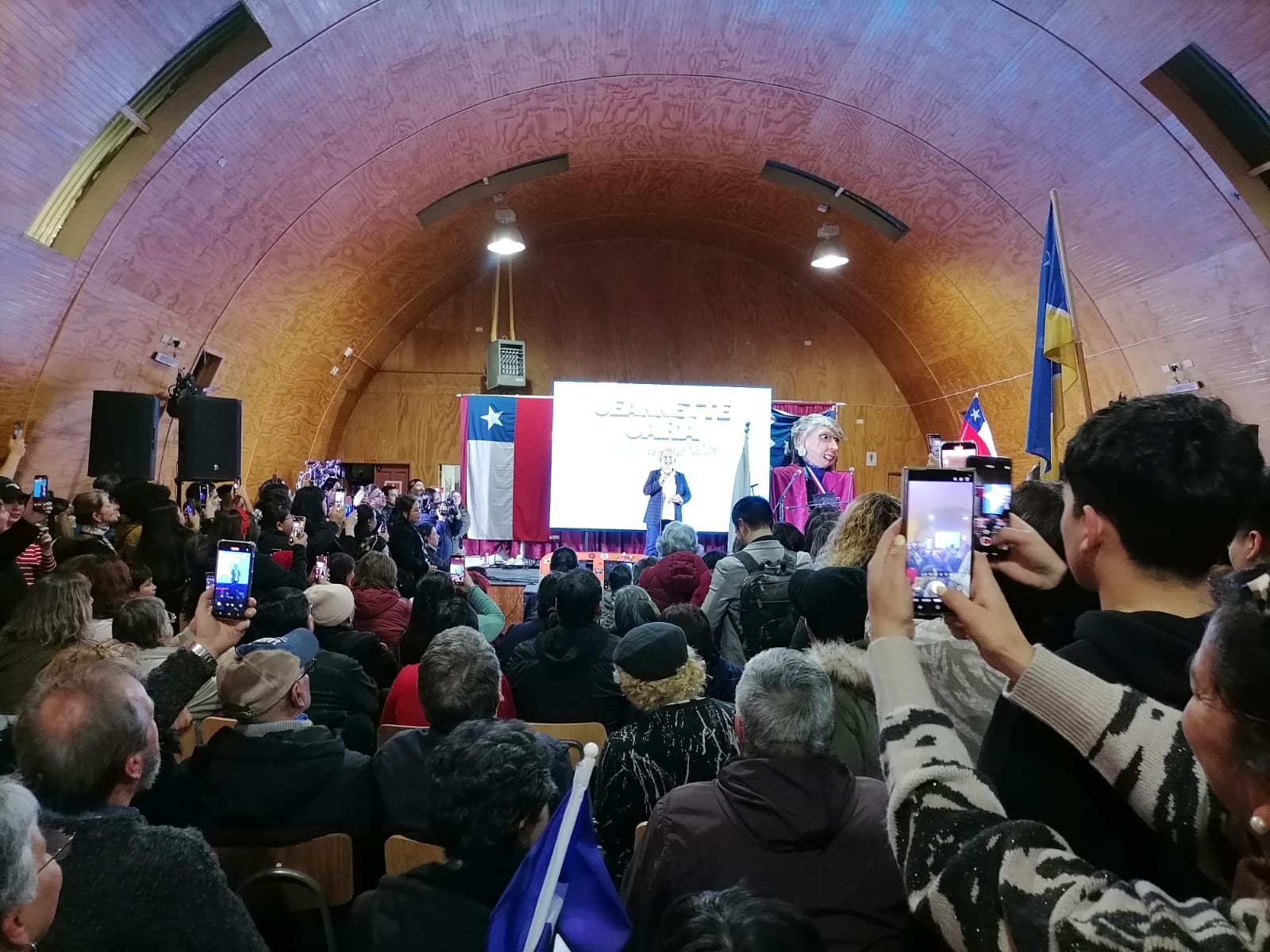 Masiva recepción en Punta Arenas a la candidata de Unidad por Chile Jeannette Jara
