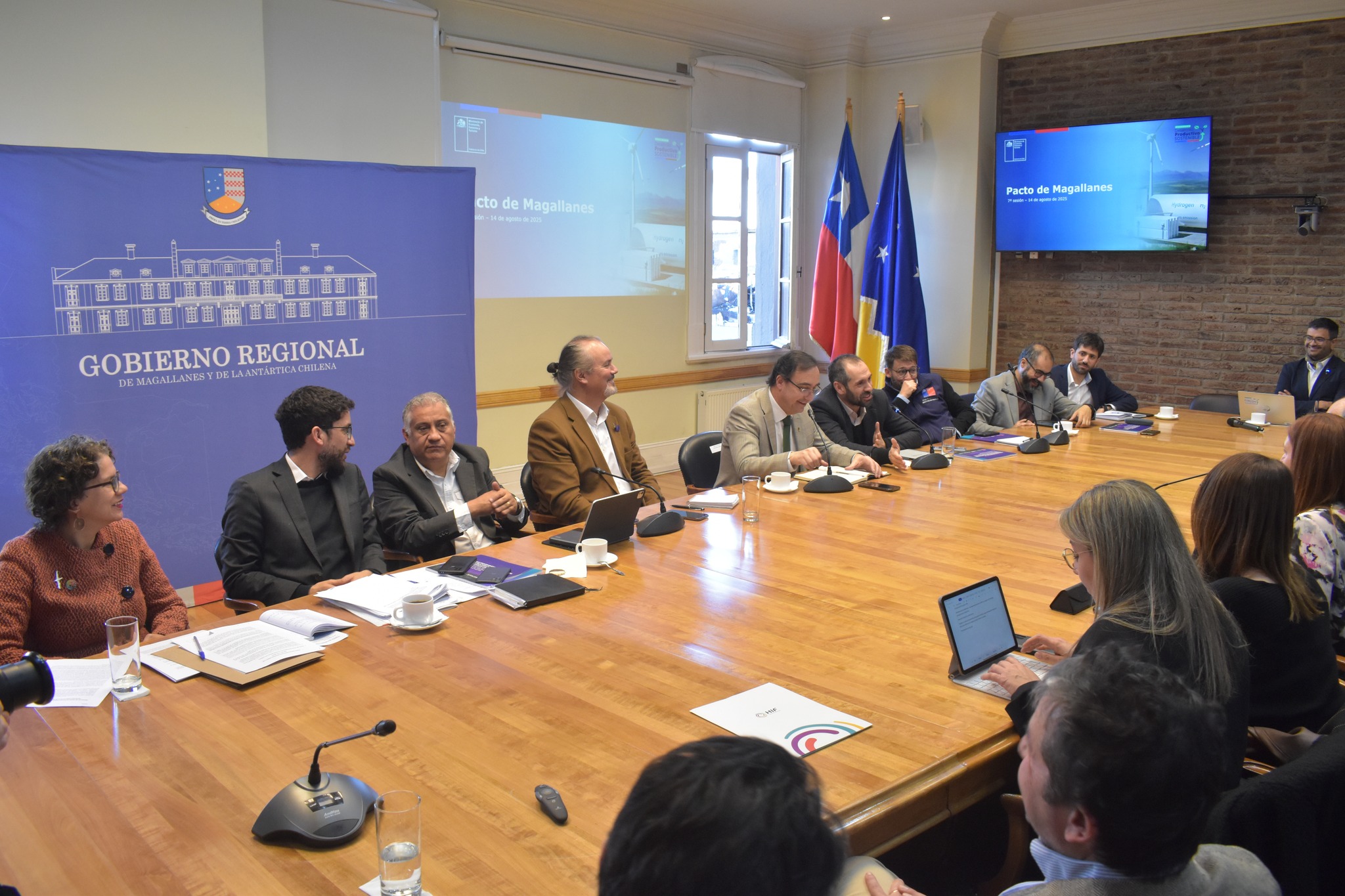 Con la presencia del Ministro de Economía, Pacto de Magallanes se reúne en Punta Arenas