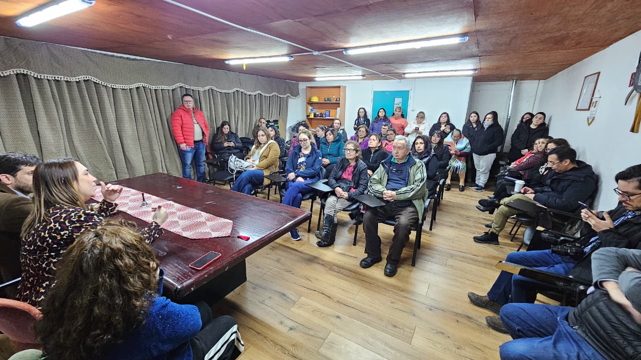Autoridades se reúnen con comunidad de Río Seco sobre normalización pendiente del CECOSF