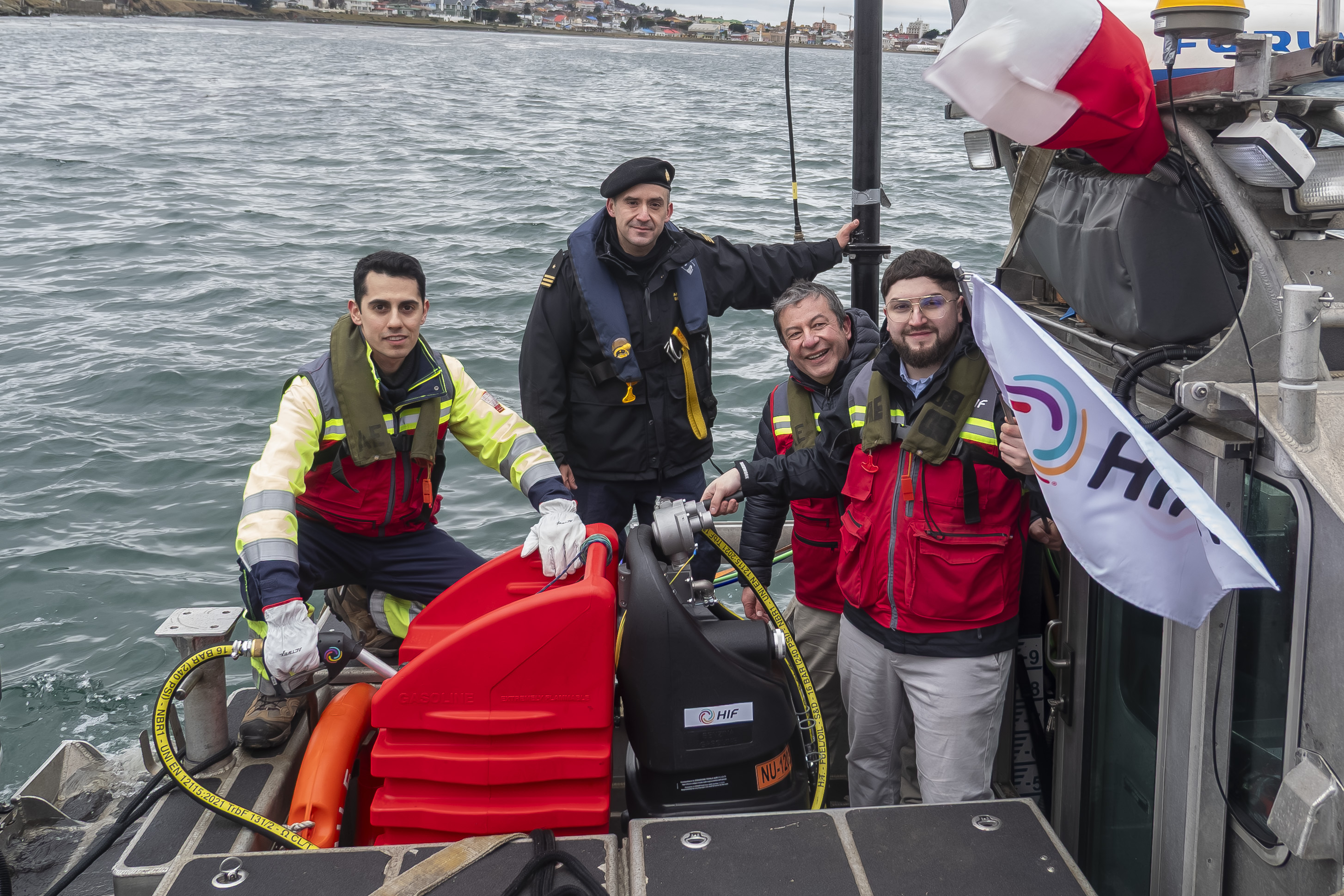 Nuevo hito en transición energética: HIF Global carga lancha de la Armada de Chile con e-Combustibles