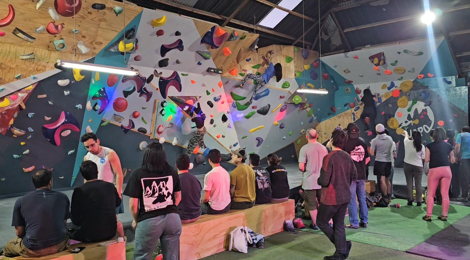 Japo Boulder inaugura nuevo muro de escalada en Punta Arenas
