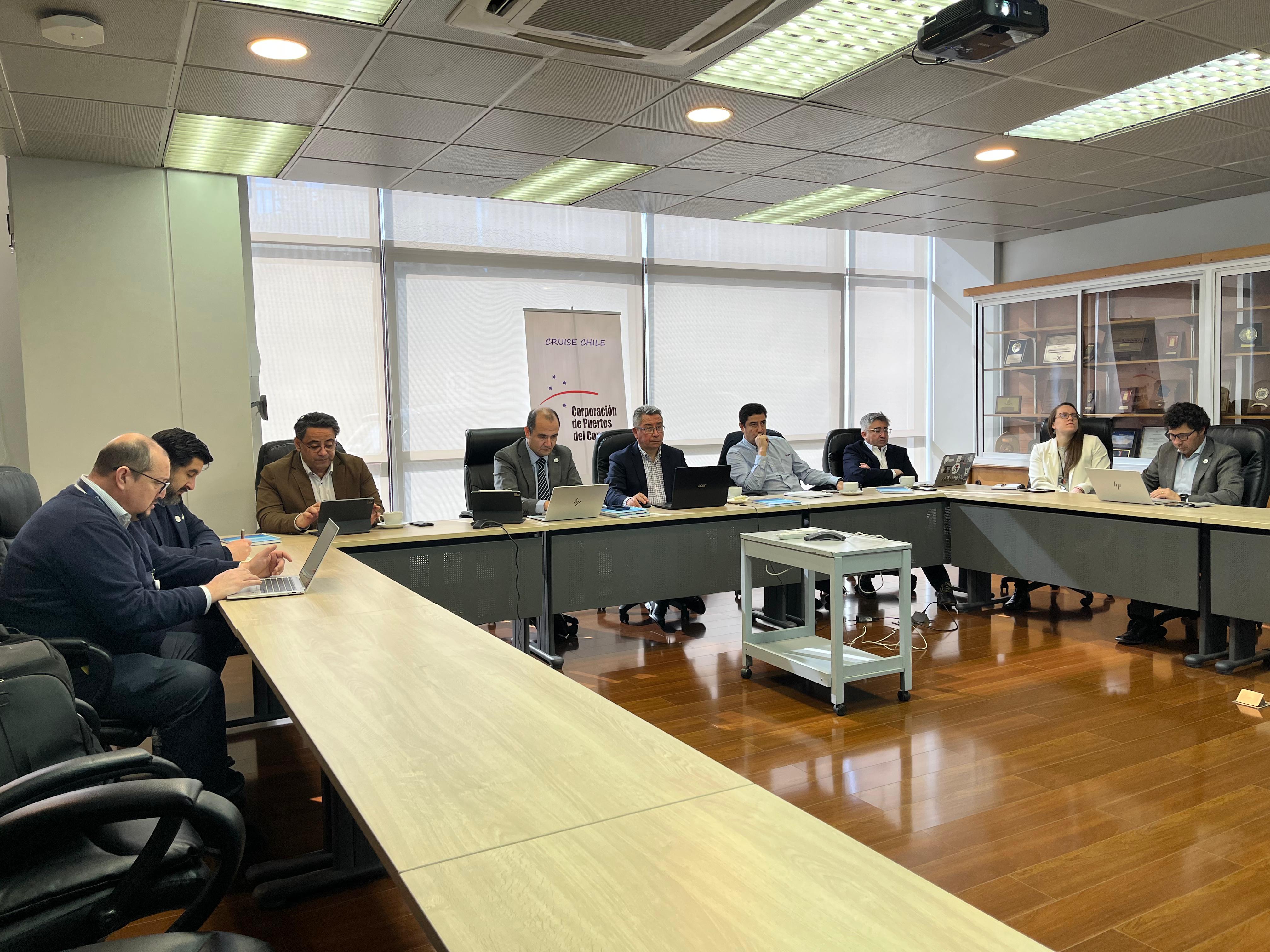 En visita a Valparaíso, Gerente de EPAUSTRAL destaca intercambio de experiencias entre actores marítimo-portuarios