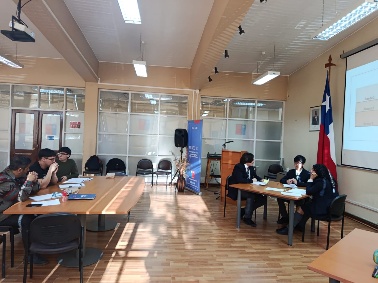 Nuevamente un Liceo Técnico Profesional en una final de debate competitivo: Cardenal Raúl Silva Henríquez contra Charles Darwin