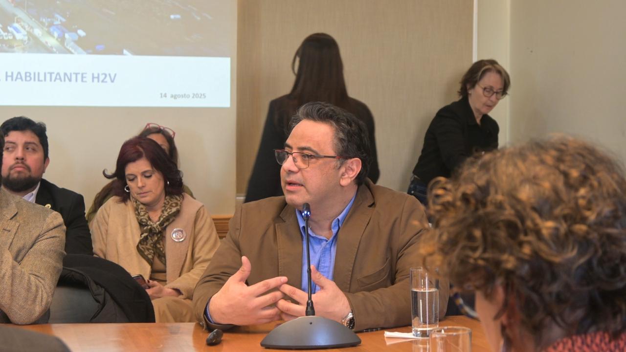 Gerente General de EPAUSTRAL expuso desafíos logísticos en traslado de aerogeneradores durante sesión del «Pacto de Magallanes» en Punta Arenas