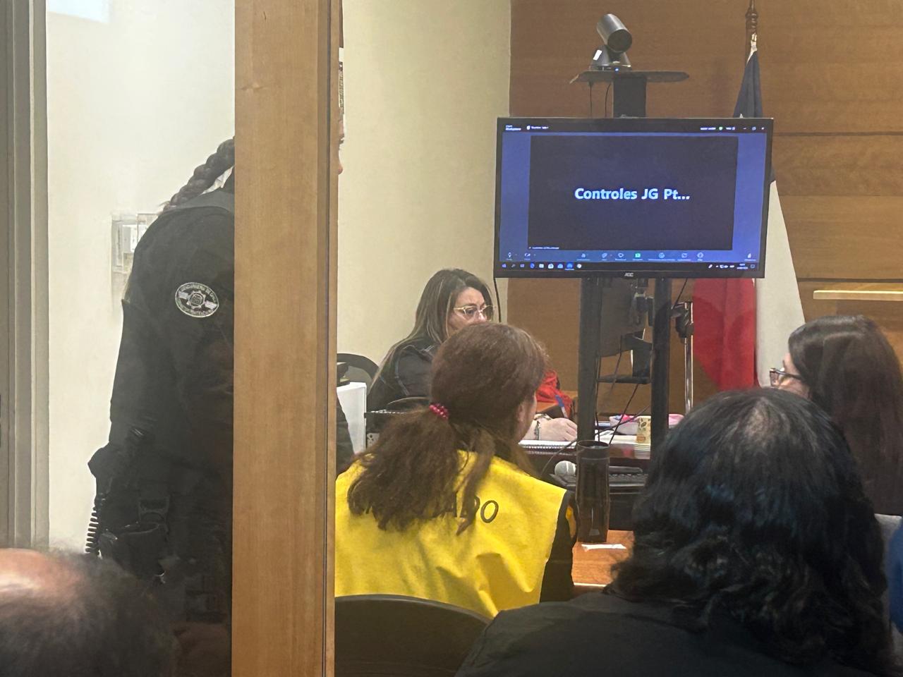 Arresto domiciliario total para mujer acusada de parricidio en Punta Arenas: defensa alega años de maltrato