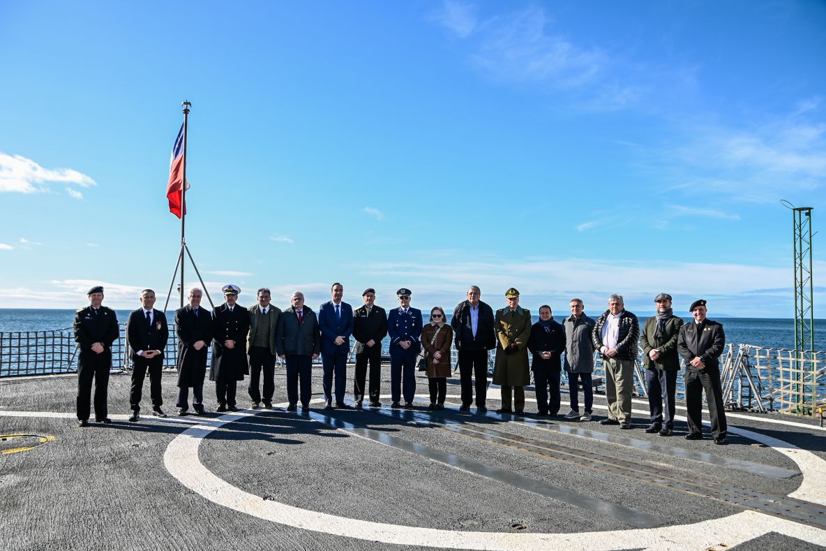 La Escuadra Nacional recaló en Punta Artenas reforzando vínculo histórico y estratégico con Magallanes