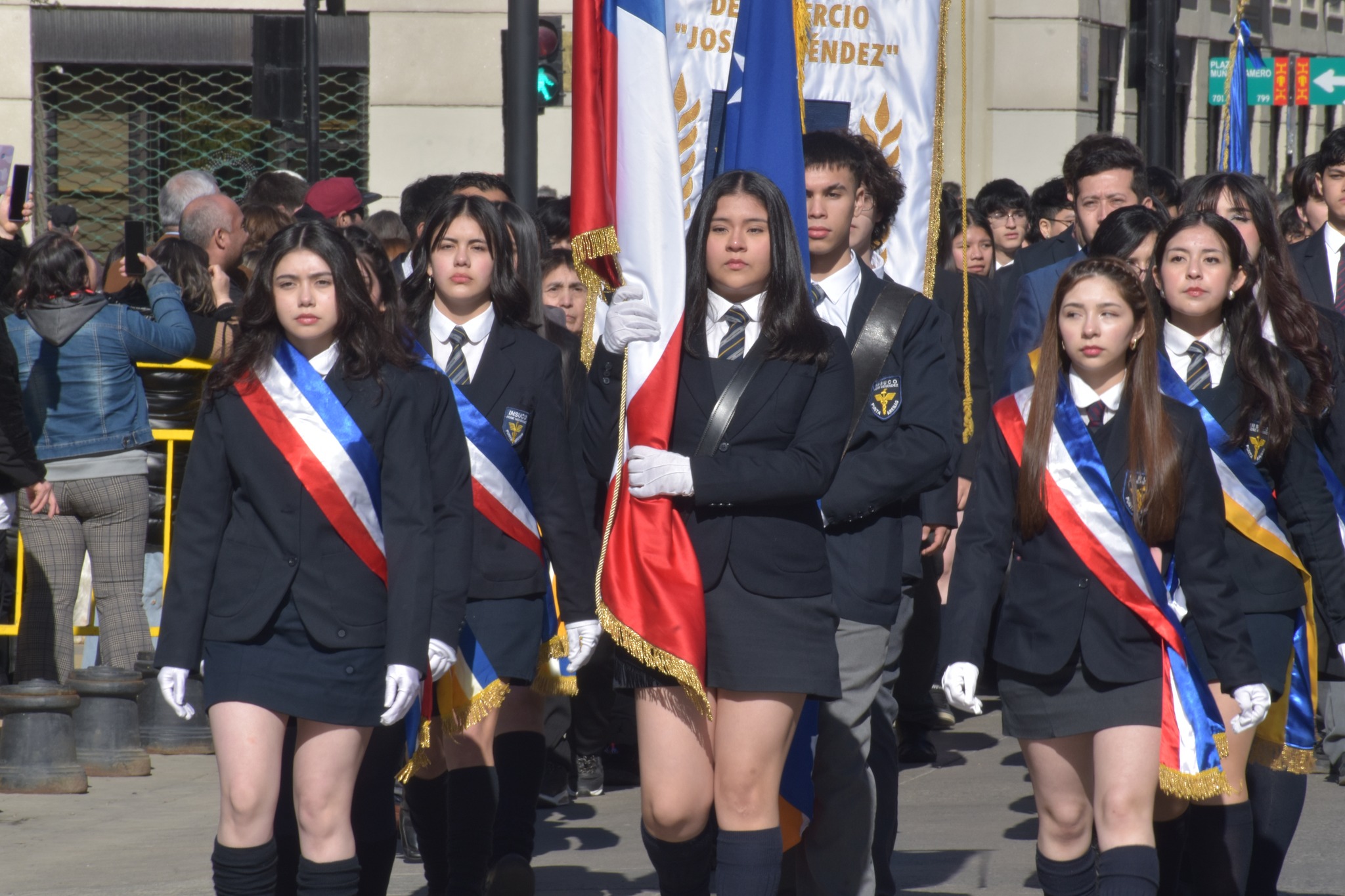 Más de 2.000 estudiantes marcharon en homenaje a la Patria este 18 de Septiembre