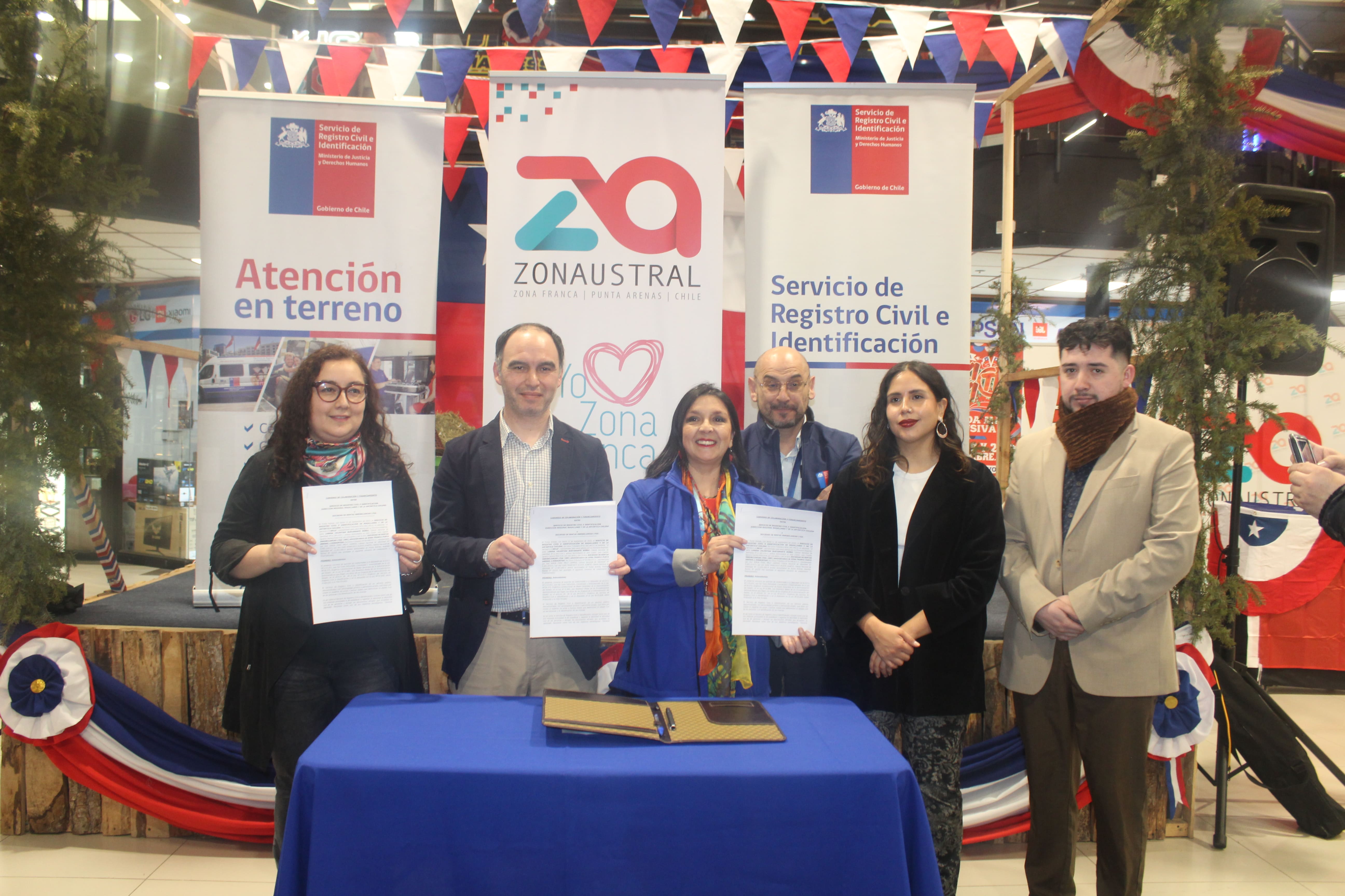 Convenio entre Registro Civil y Zona Franca permitirá entrega gratuita de cédulas a adultos mayores