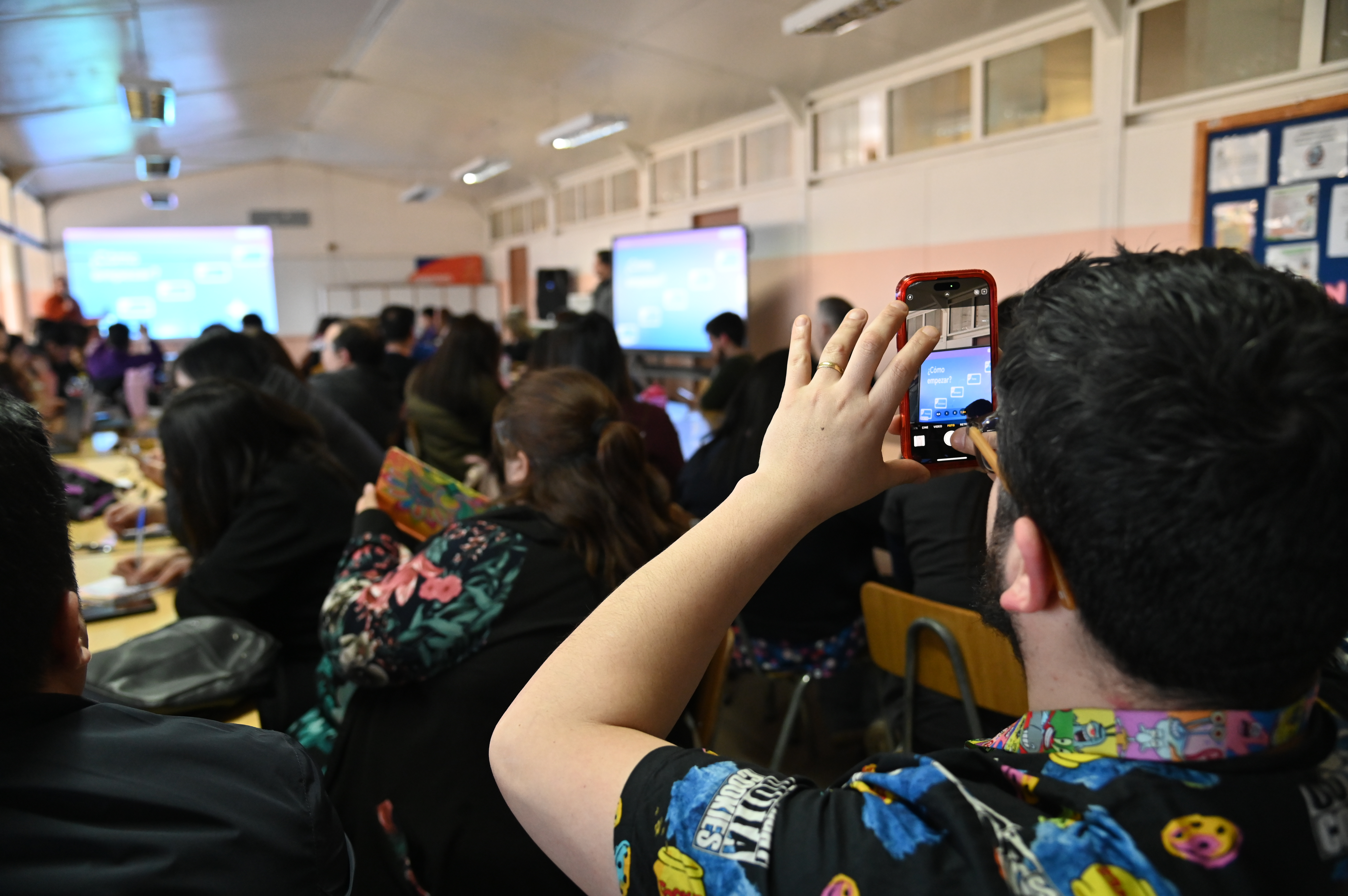 Más de trescientos docentes del SLEP Magallanes se capacitan en inteligencia artificial