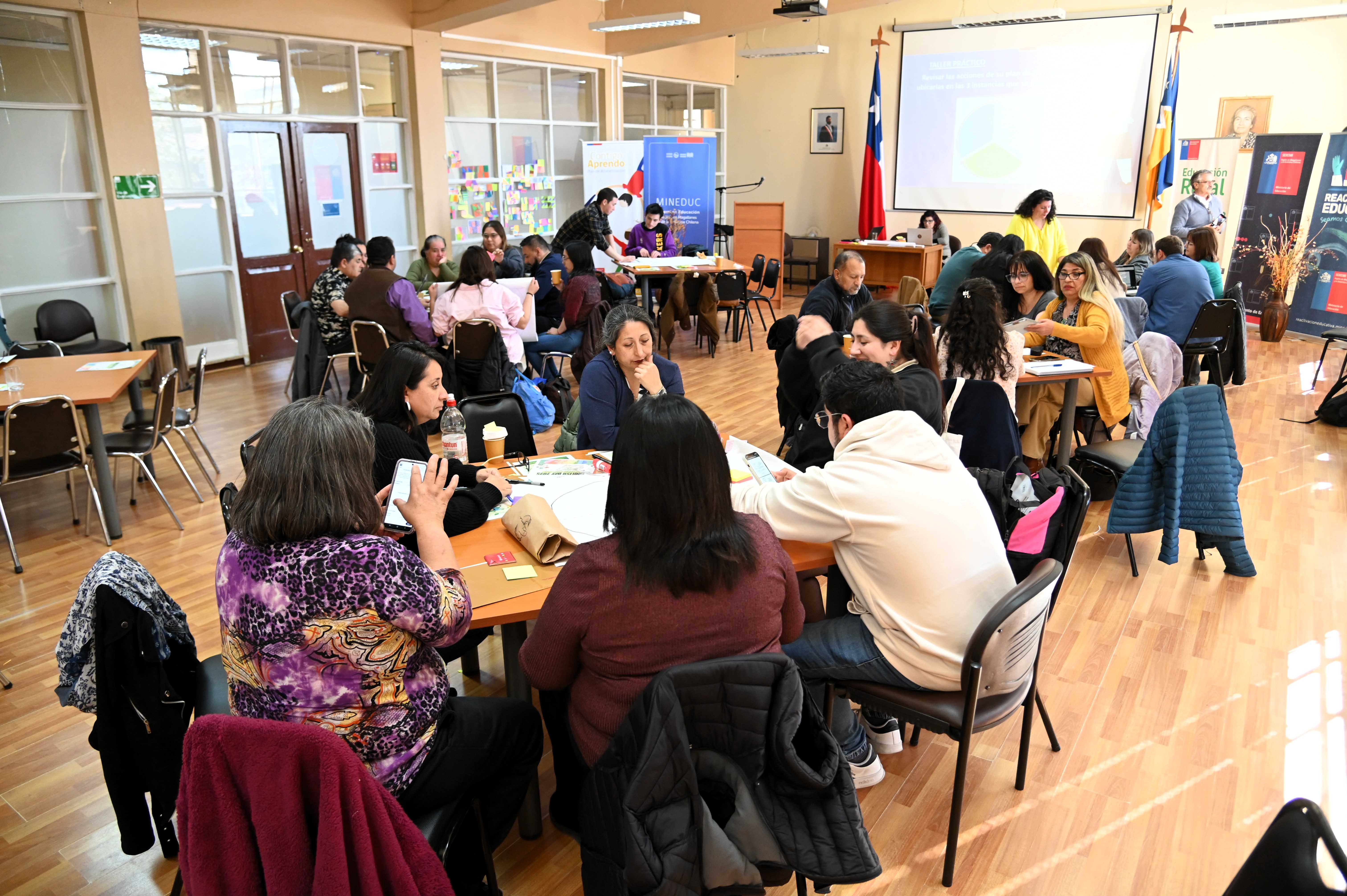 Docentes de escuelas rurales del SLEP Magallanes trabajan en innovación y transformación educativa