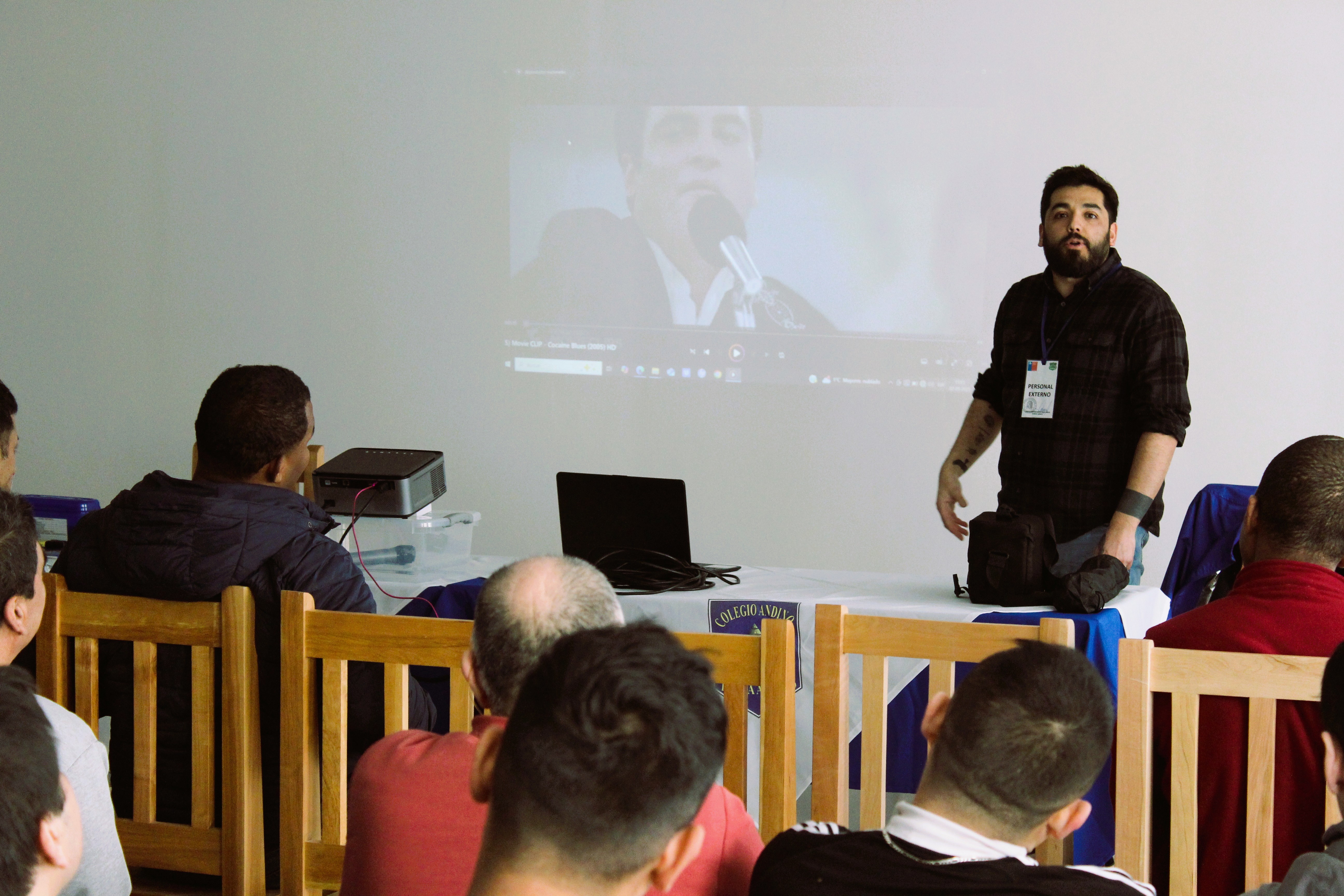 Innovadora clase en Colegio Andino del recinto penal de Punta Arenas
