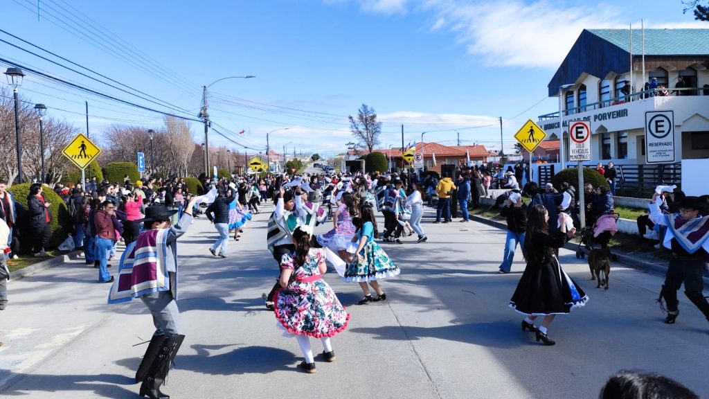 Porvenir dio inicio a las Fiestas Patrias con Hora de Cueca y celebración comunitaria