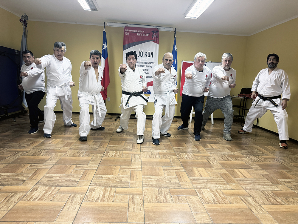 Karate y katas que mejoran la vida de adultos mayores en Punta Arenas 