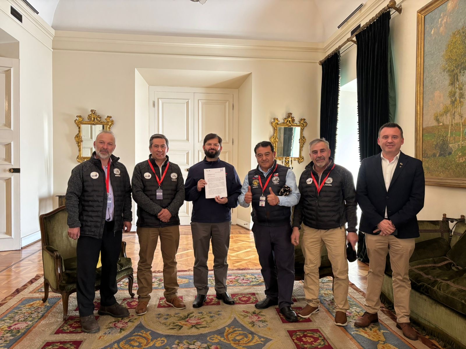 Presidente Boric recibe a transportistas y alcalde Radonich por demanda de ruta austral