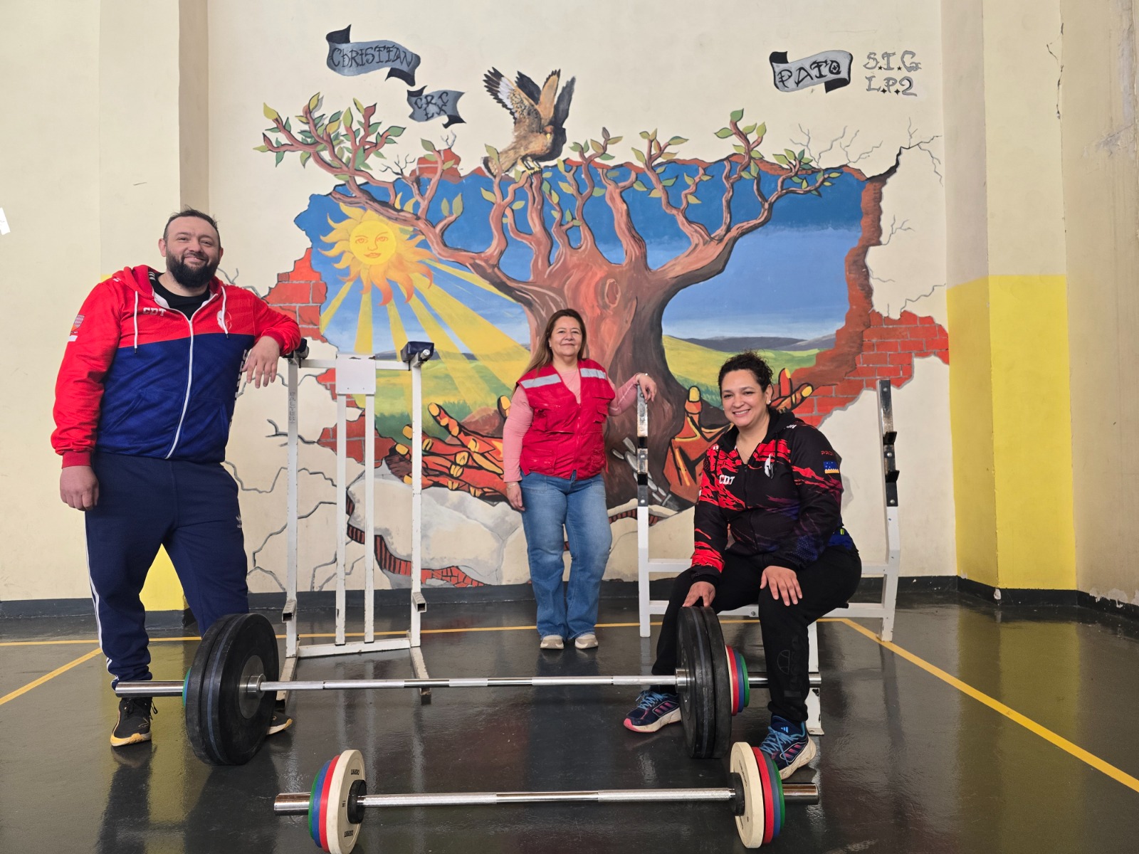 Centro de Reinserción Juvenil de Punta Arenas recibió donación de implementos deportivos del Club Deportivo «Titanes»