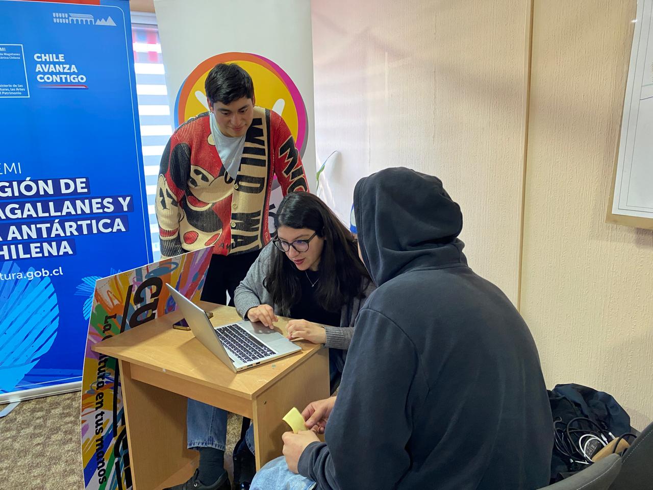 Jóvenes magallánicos en reinserción reciben el «Pase Cultural»