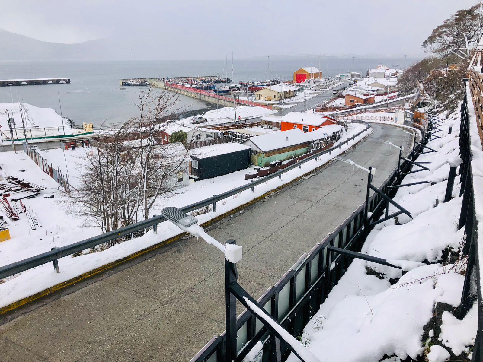Puerto Williams da la bienvenida a la primavera 2025 con una nevada 