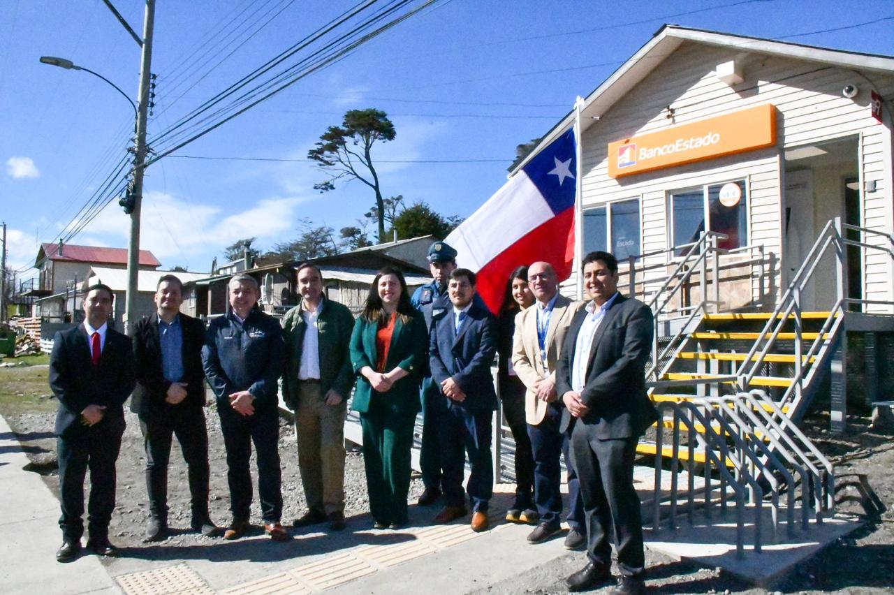 Seremi de Hacienda y autoridades regionales  participan en apertura de nueva sucursal de BancoEstado en Puerto Williams