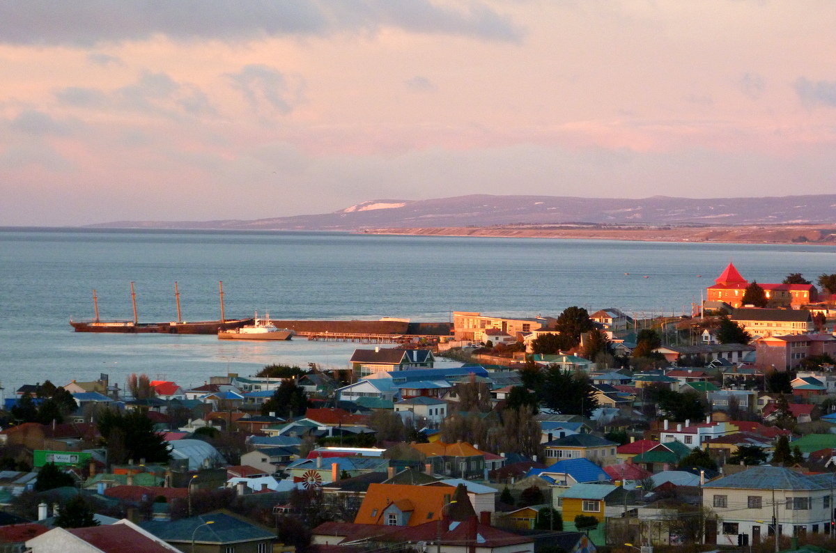 Armada de Chile invita a la comunidad de Punta Arenas a presenciar desfile costero de unidades navales