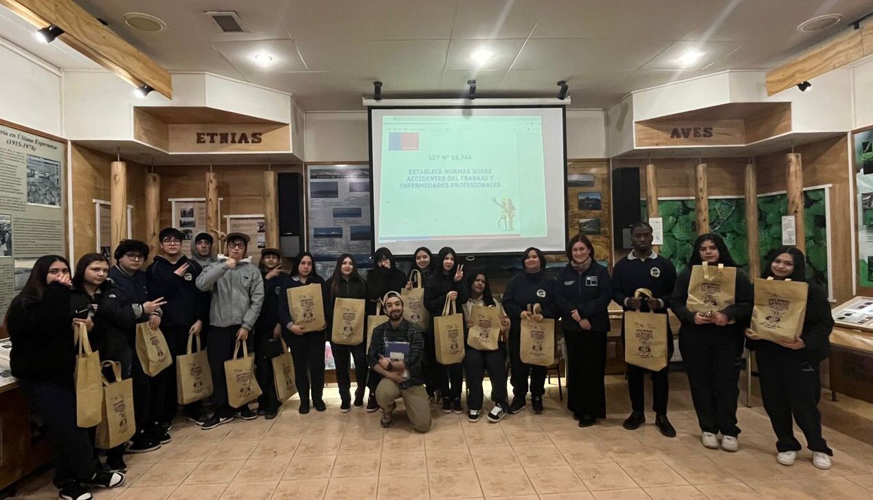 Estudiantes de Puerto Natales se capacitan en seguridad y salud laboral