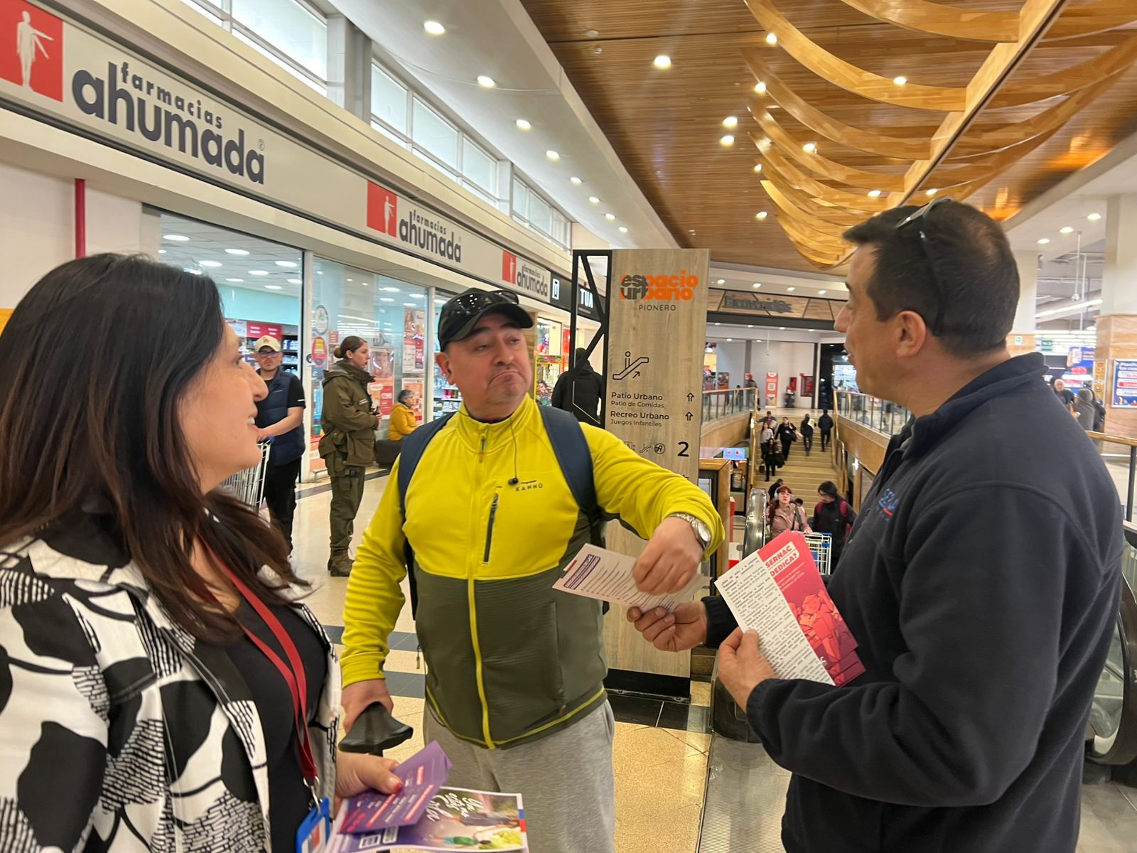 Seremi de la Mujer de la región de Magallanes refuerza seguridad en Fiestas Patrias y participa en “SERNAC en tu Barrio”