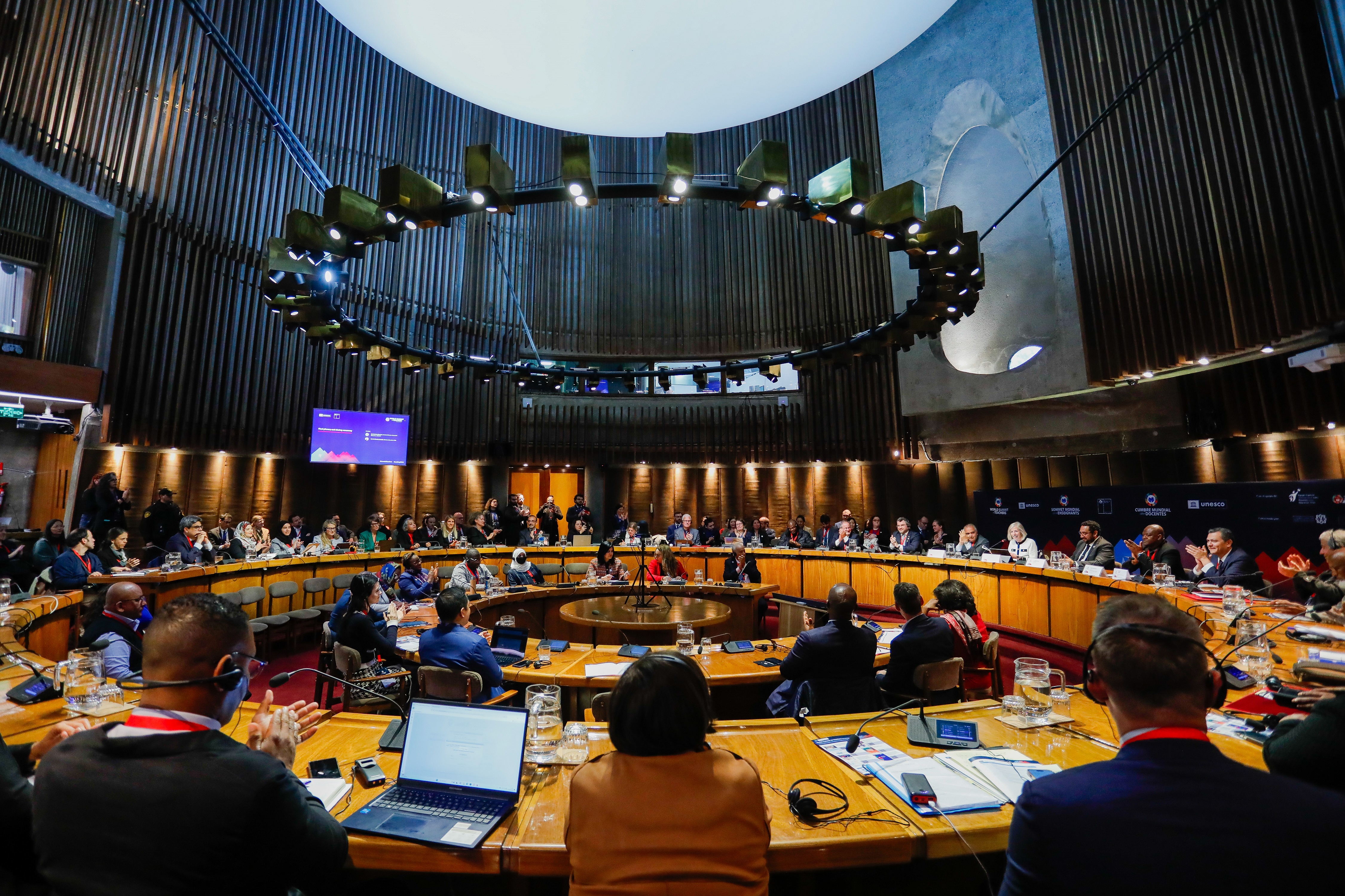 Ministro Cataldo en cierre de Cumbre Mundial sobre Docentes: “el Consenso de Santiago reconoce la relación estudiante-profesor como patrimonio inmaterial de la humanidad”