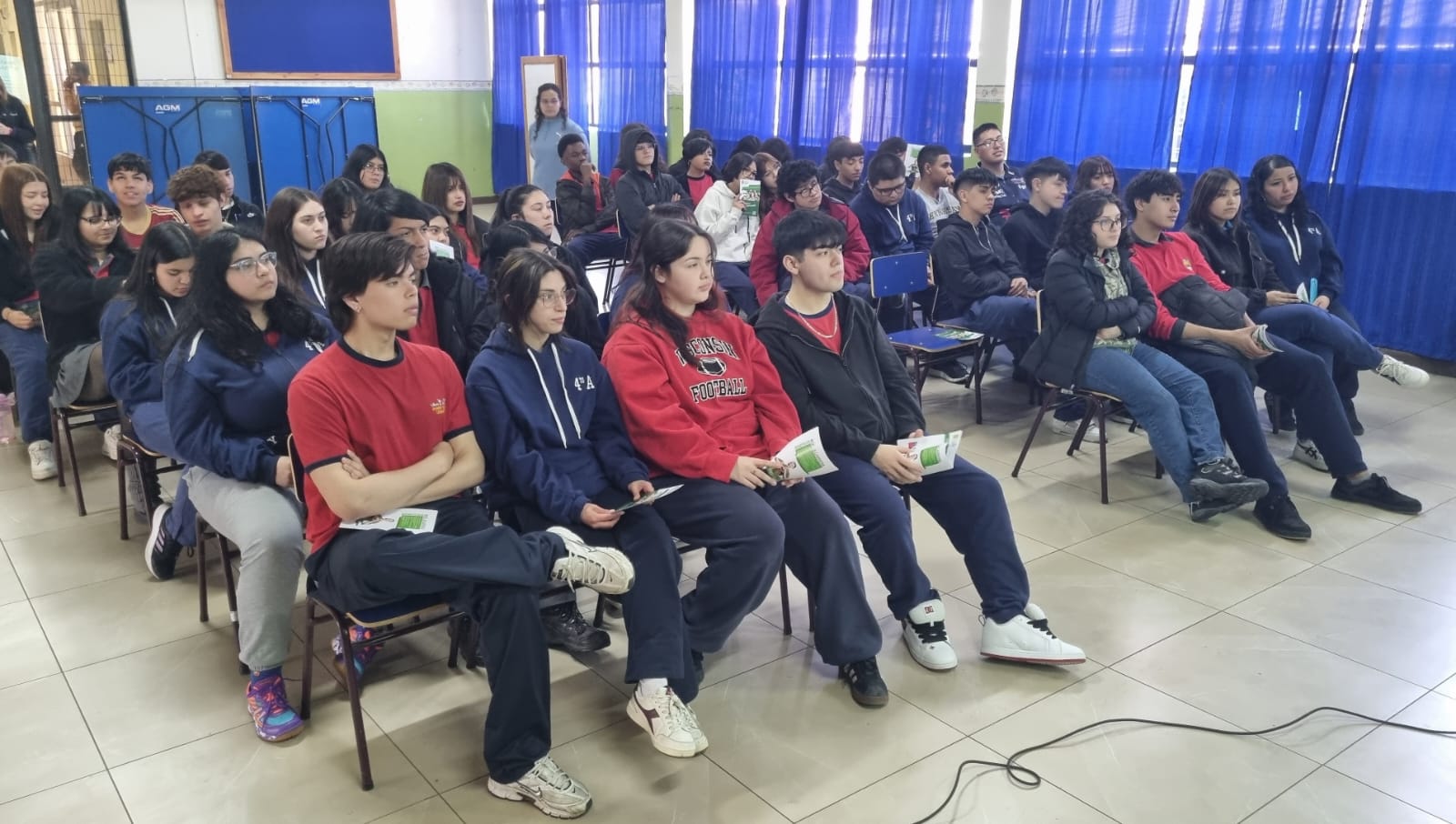 Estudiantes de Enseñanza Media de Punta Arenas se interiorizan sobre procesos de admisión en Carabineros de Chile